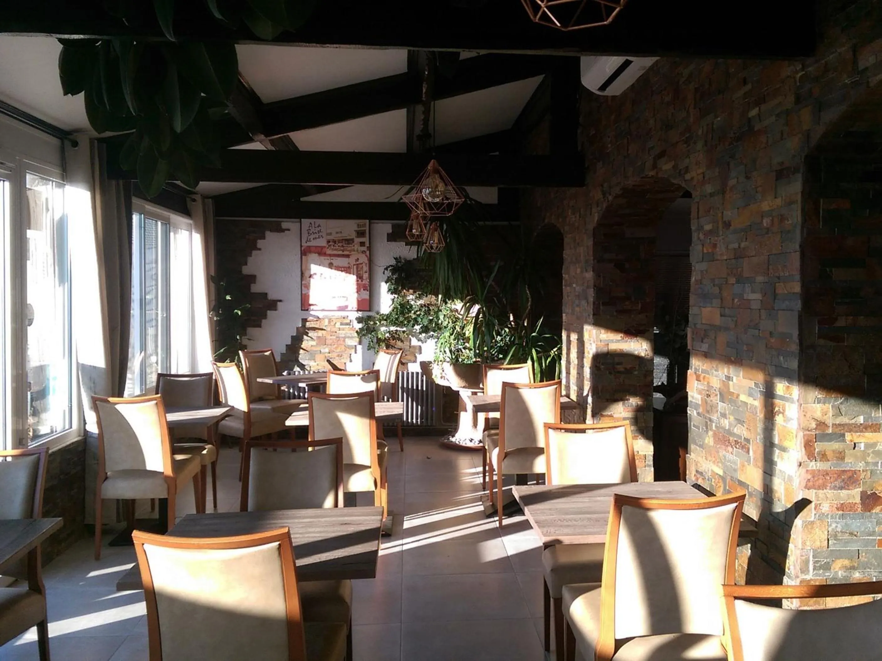 Dining area in Le Dauphin Bleu