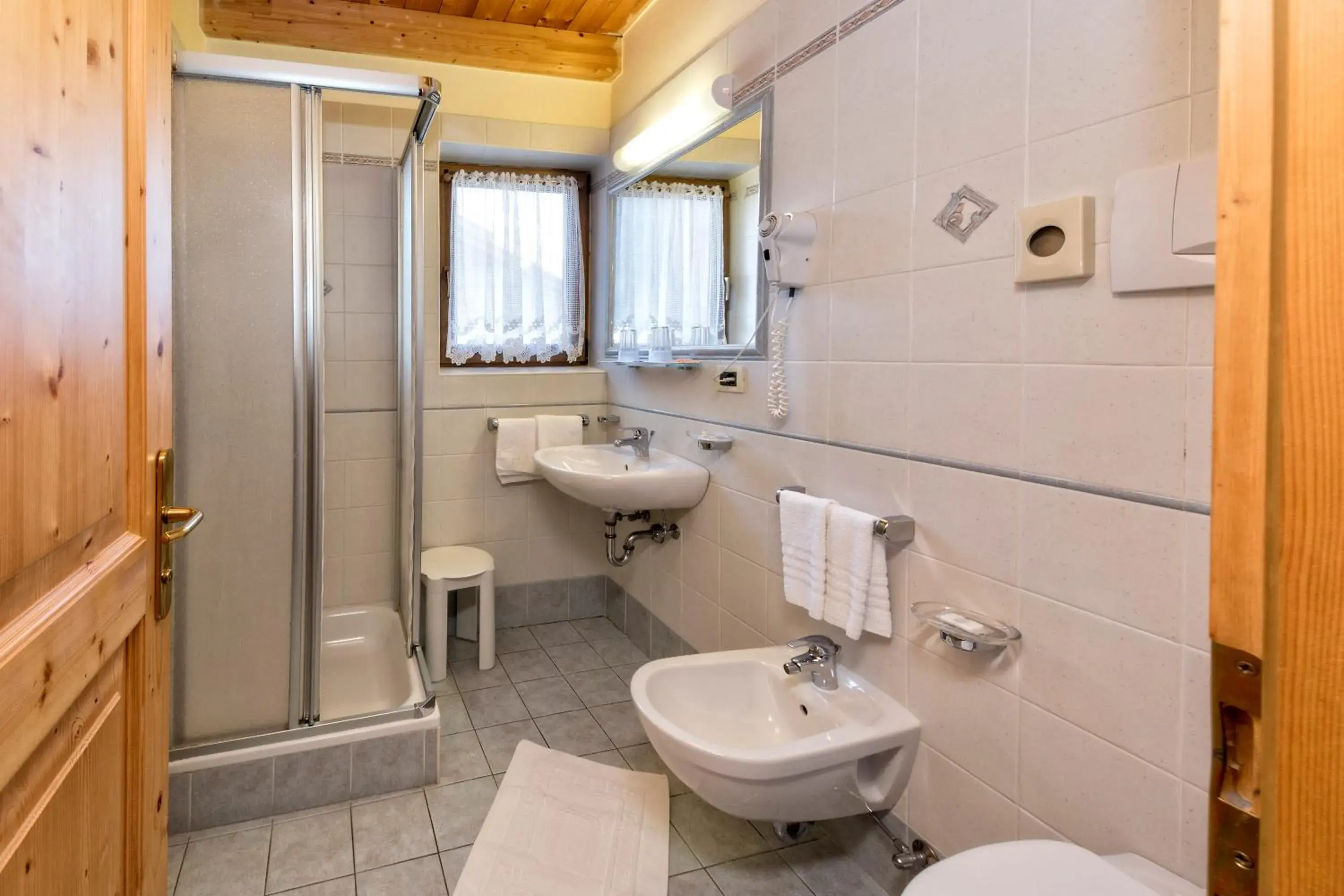 Quadruple Room in Hotel Brunella Quadruple Room in Hotel Brunella