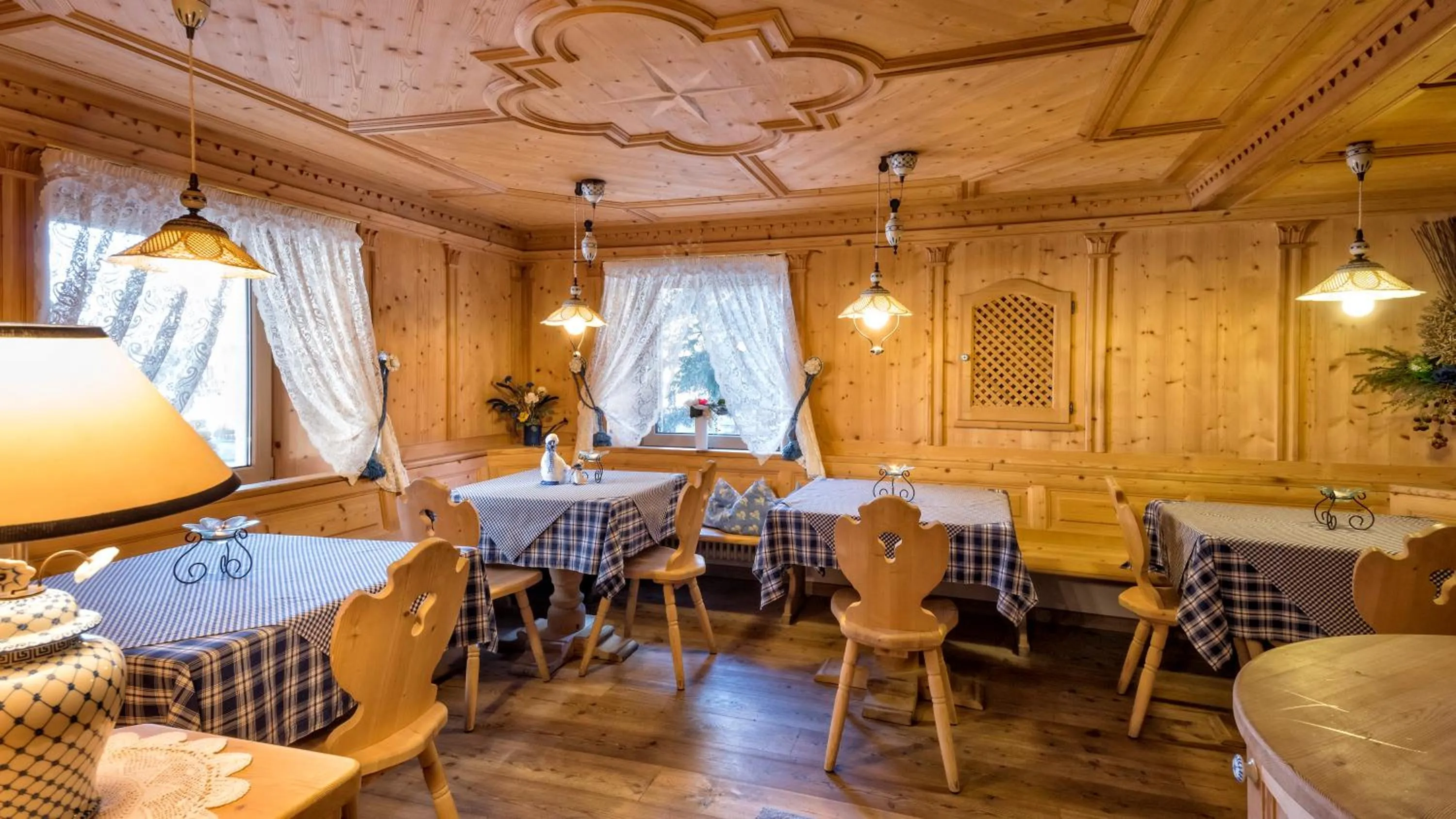 Communal lounge/ TV room in Hotel Brunella