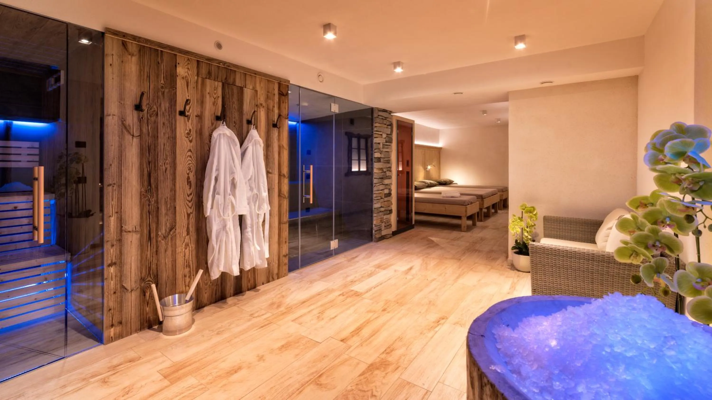 Steam room, Bed in Hotel Brunella
