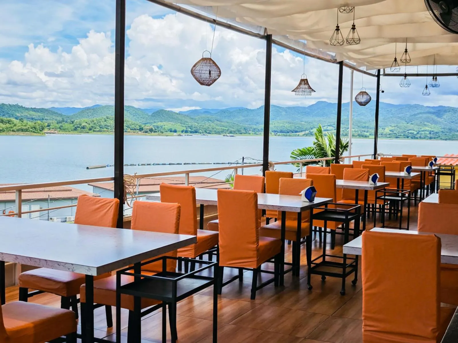 Restaurant/places to eat in Raya Buri Resort Kanchanaburi