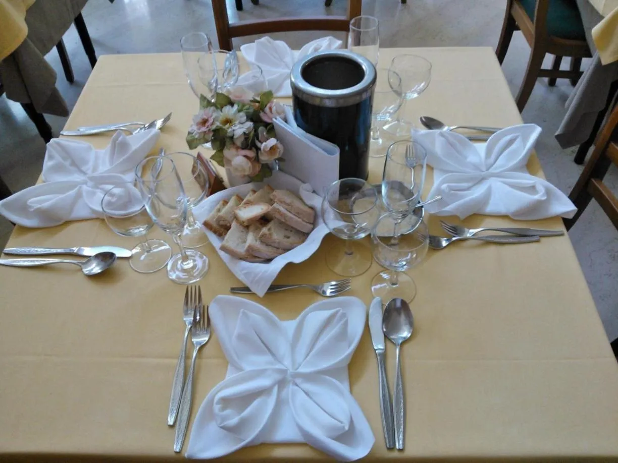 Restaurant/places to eat in Hotel Sole