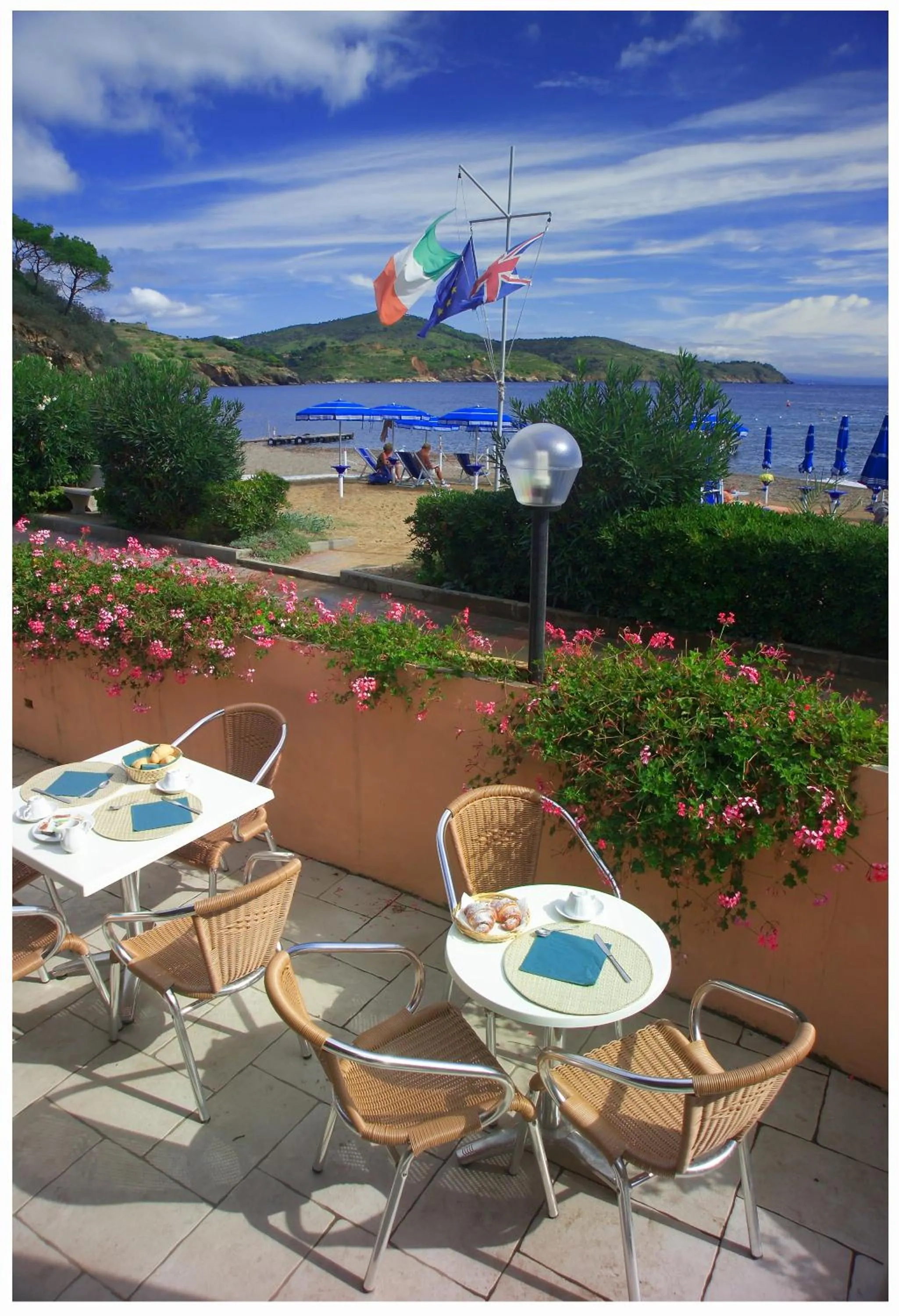 Restaurant/places to eat in Frank's Hotel