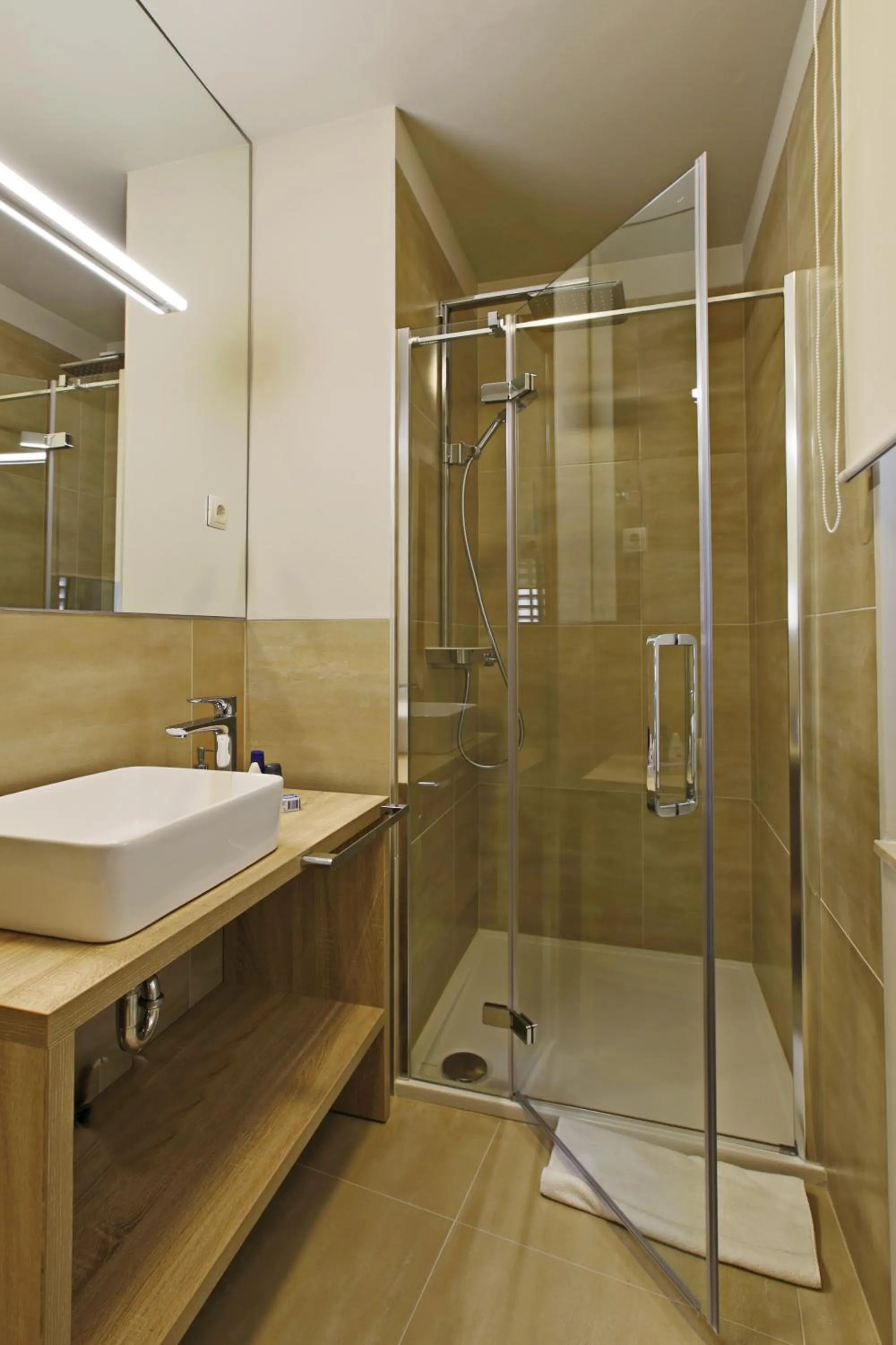 Shower in Spalato Luxury Rooms