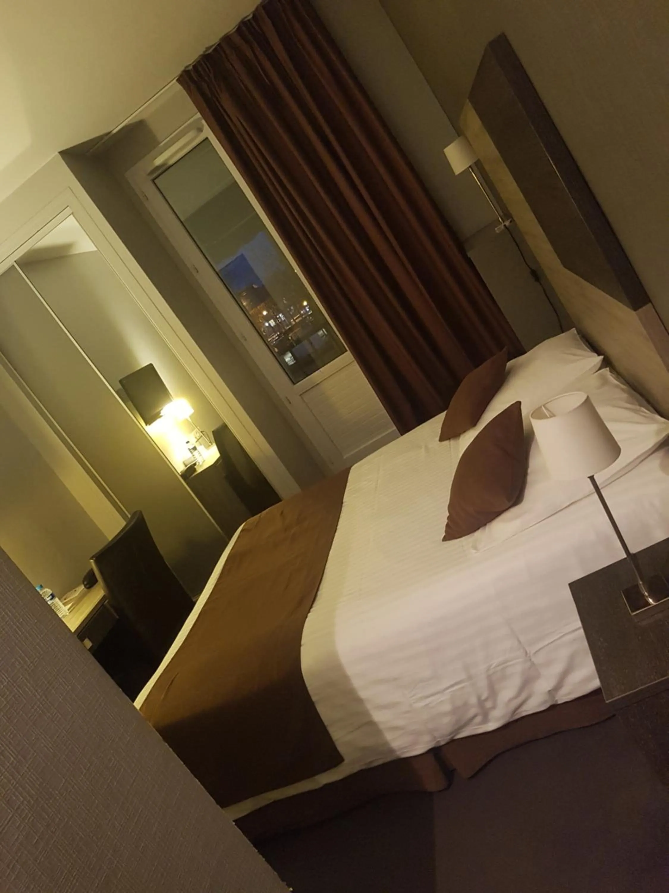 Bed in Logis - Hôtel du Nord et Restaurant La Table d'Elisa