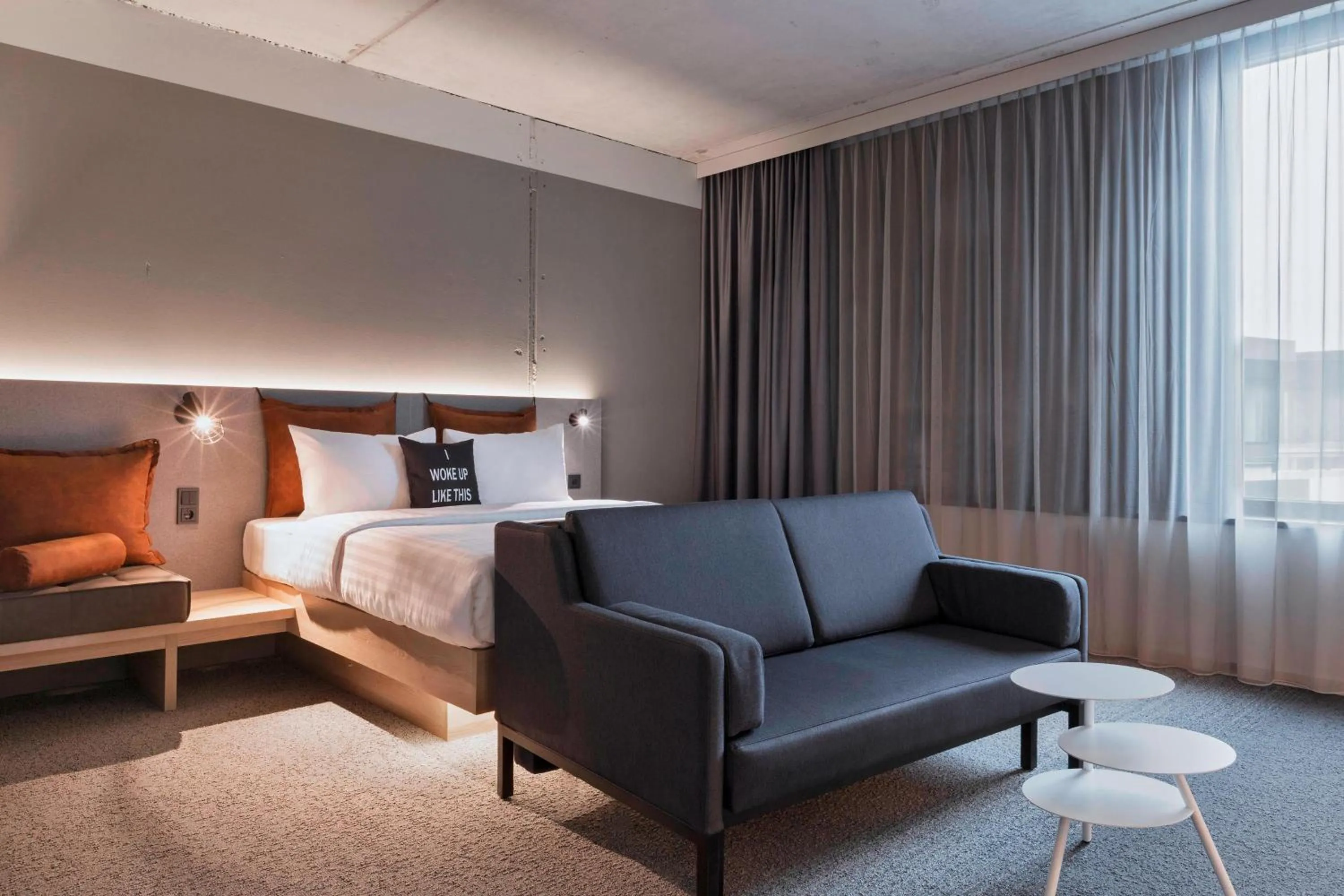 Photo of the whole room, Bed in Moxy Frankfurt City Center