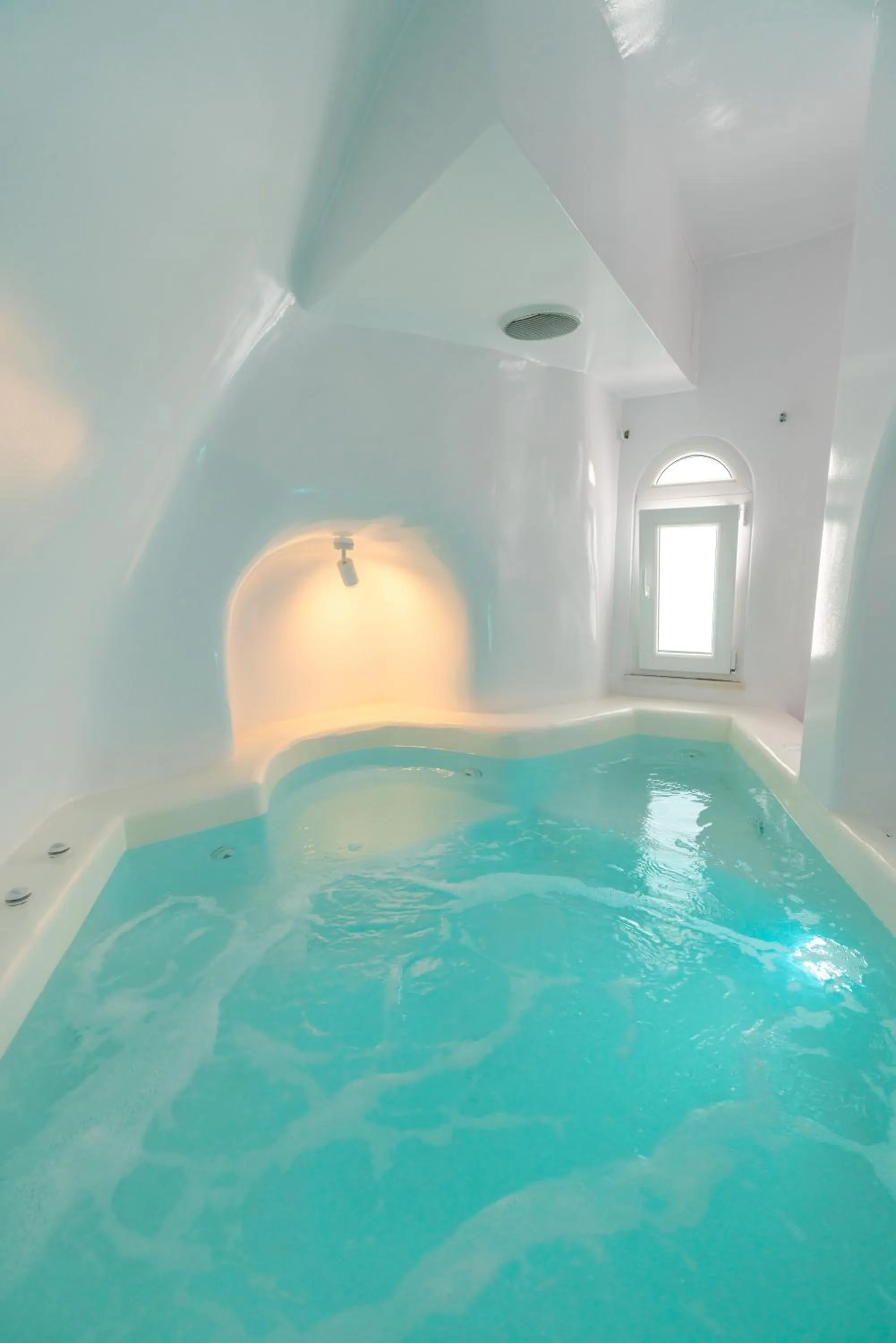 Hot Tub in Cally Cave House