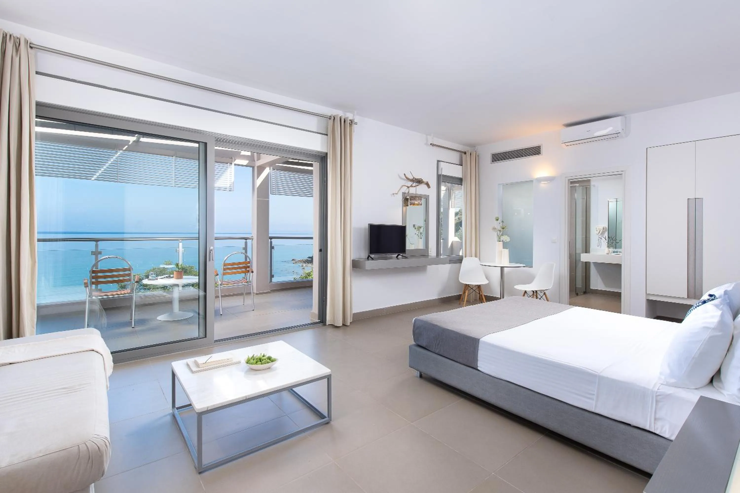 Bed in Mare Dei Suites Hotel Ionian Resort