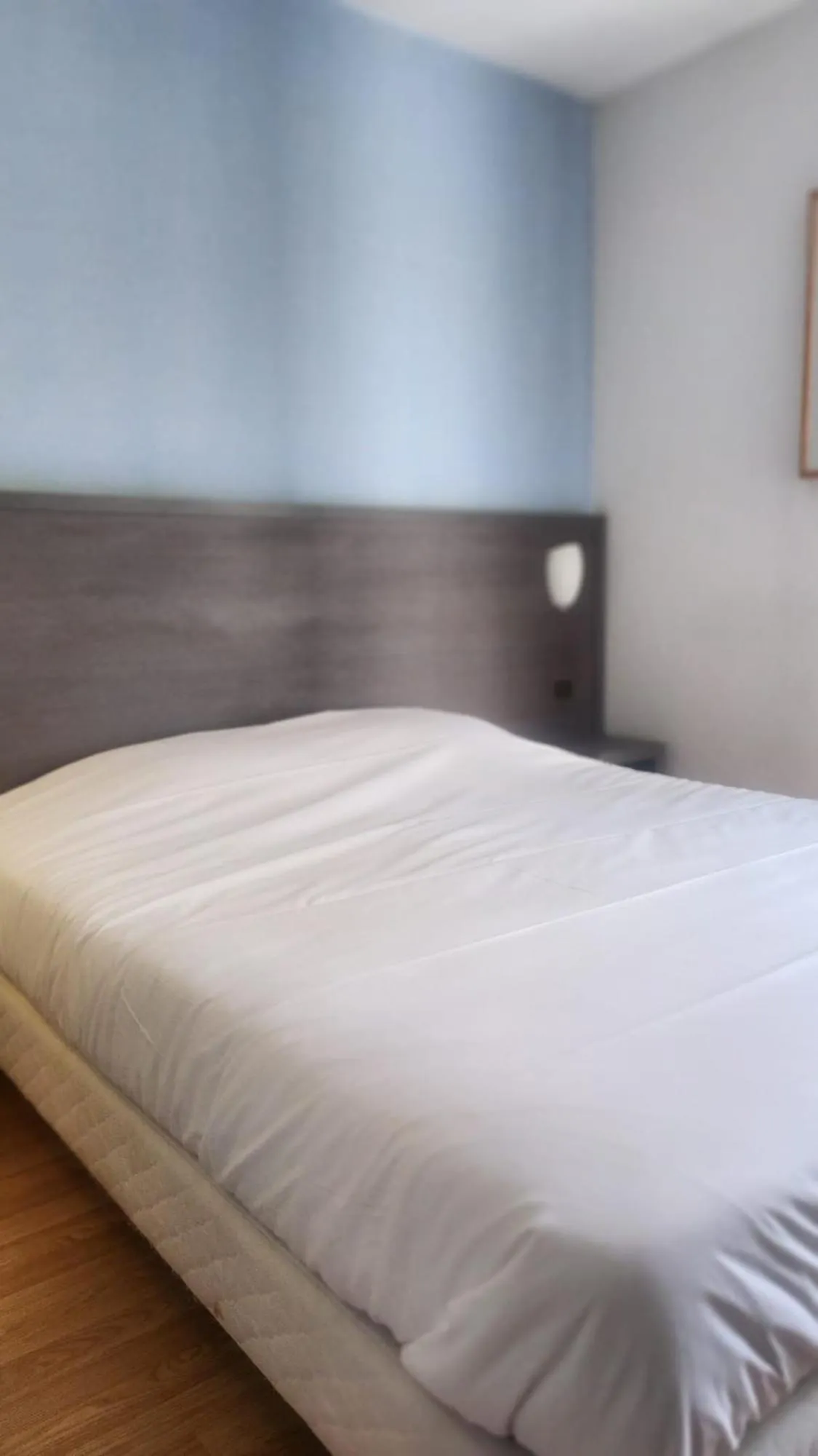 Bed in Logis Hôtel La Cascade