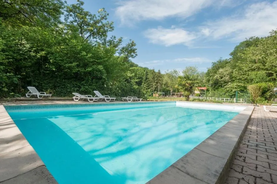 Day in Logis Hôtel La Cascade