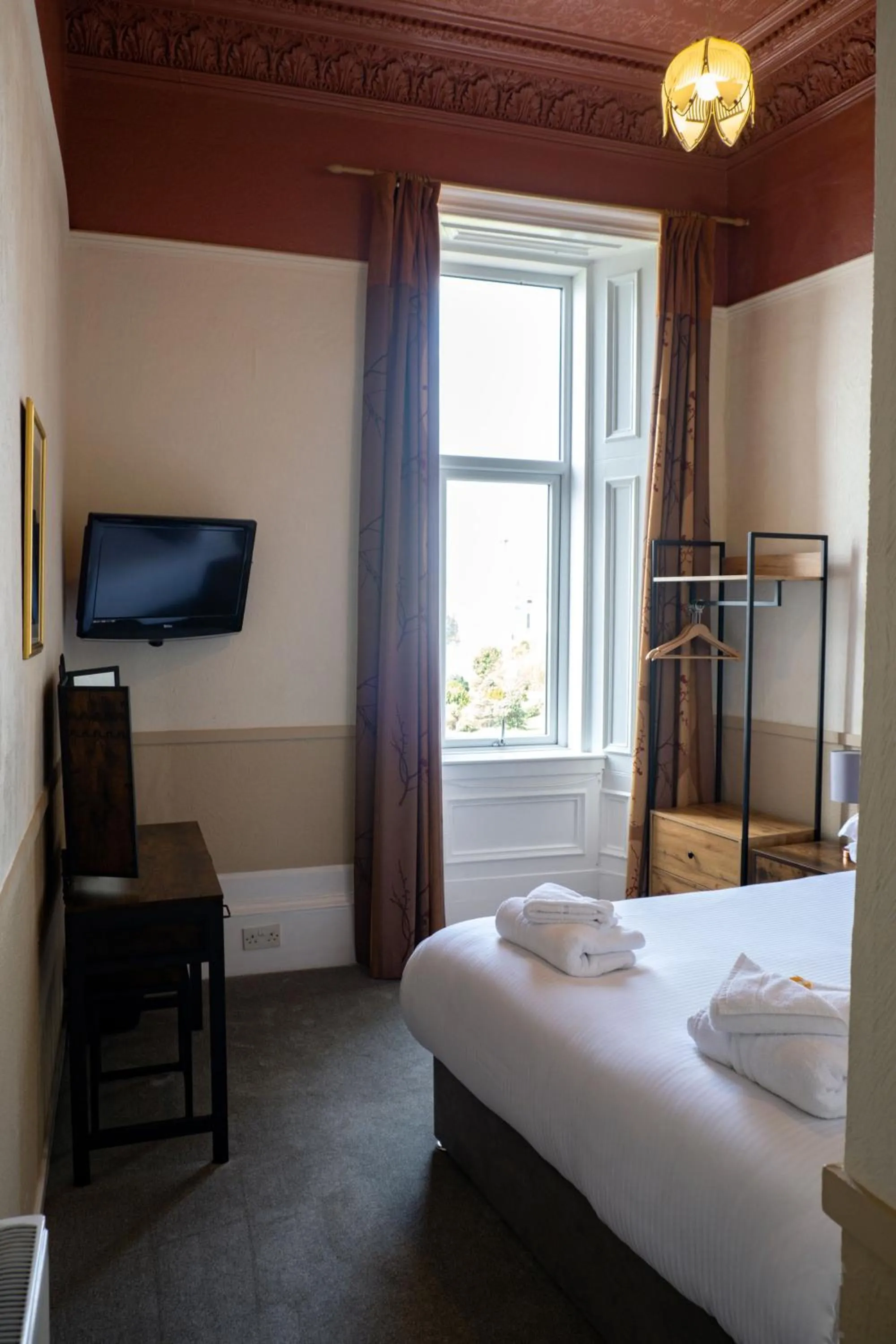 Bedroom, Bed in Corran House Guest House