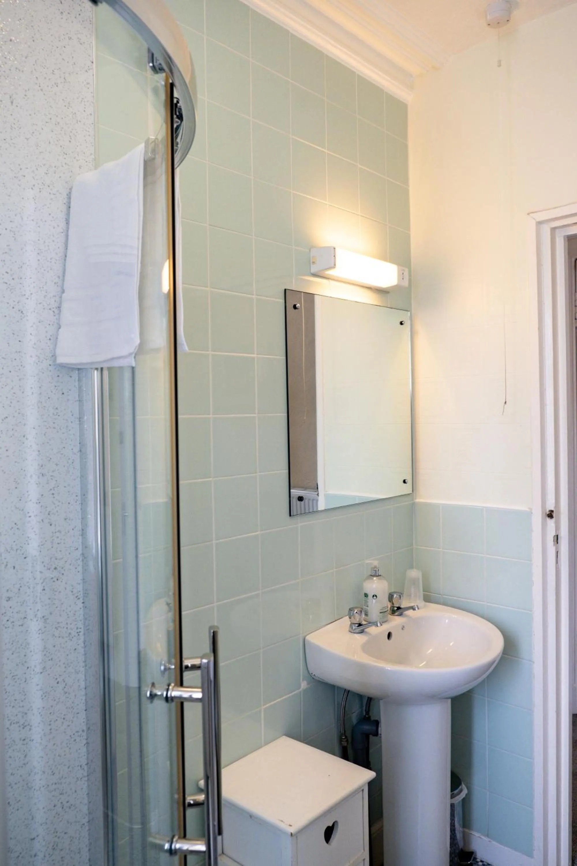 Shower in Corran House Guest House