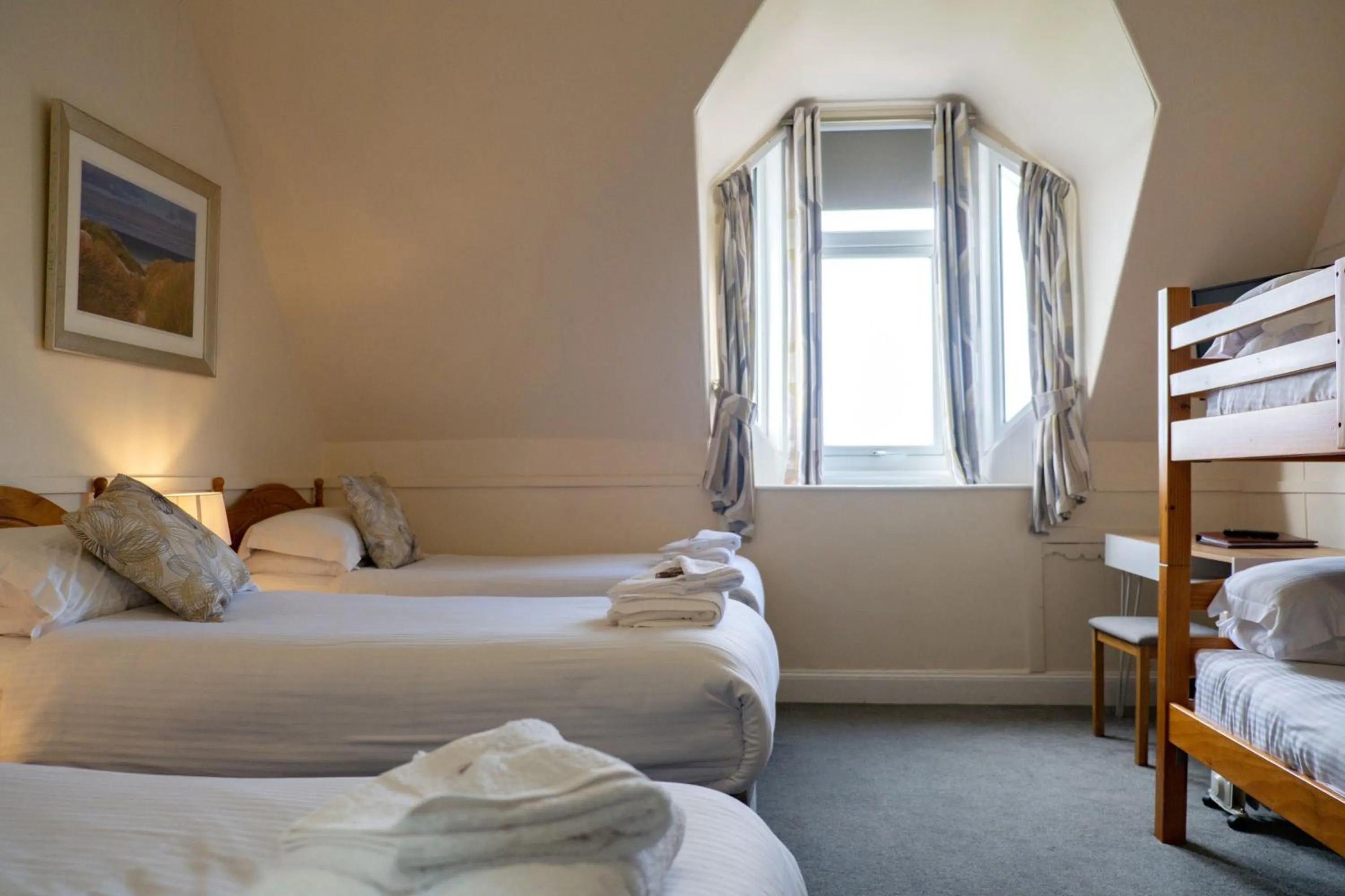 Bedroom, Bed in Corran House Guest House