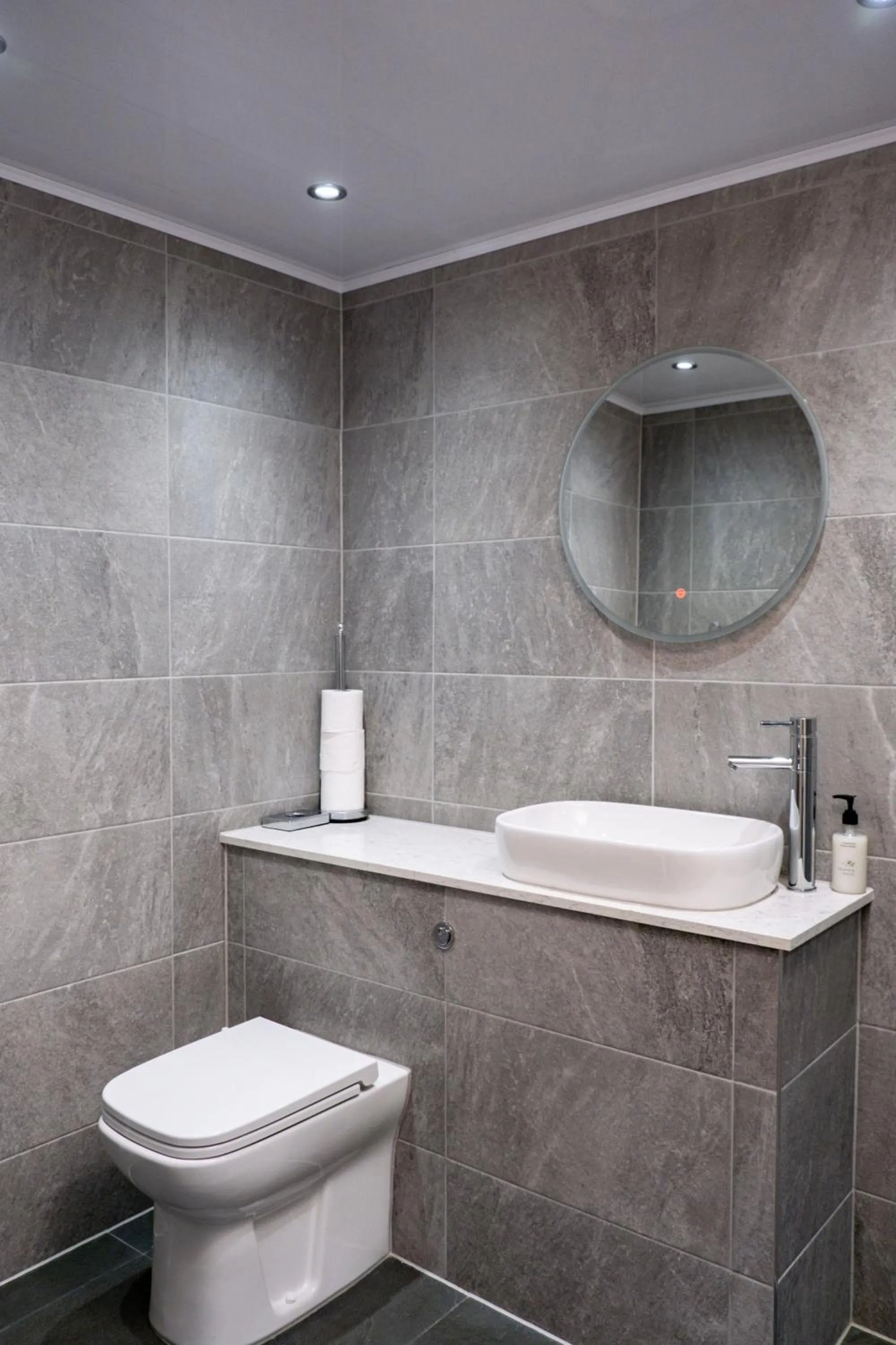 Toilet in Corran House Guest House