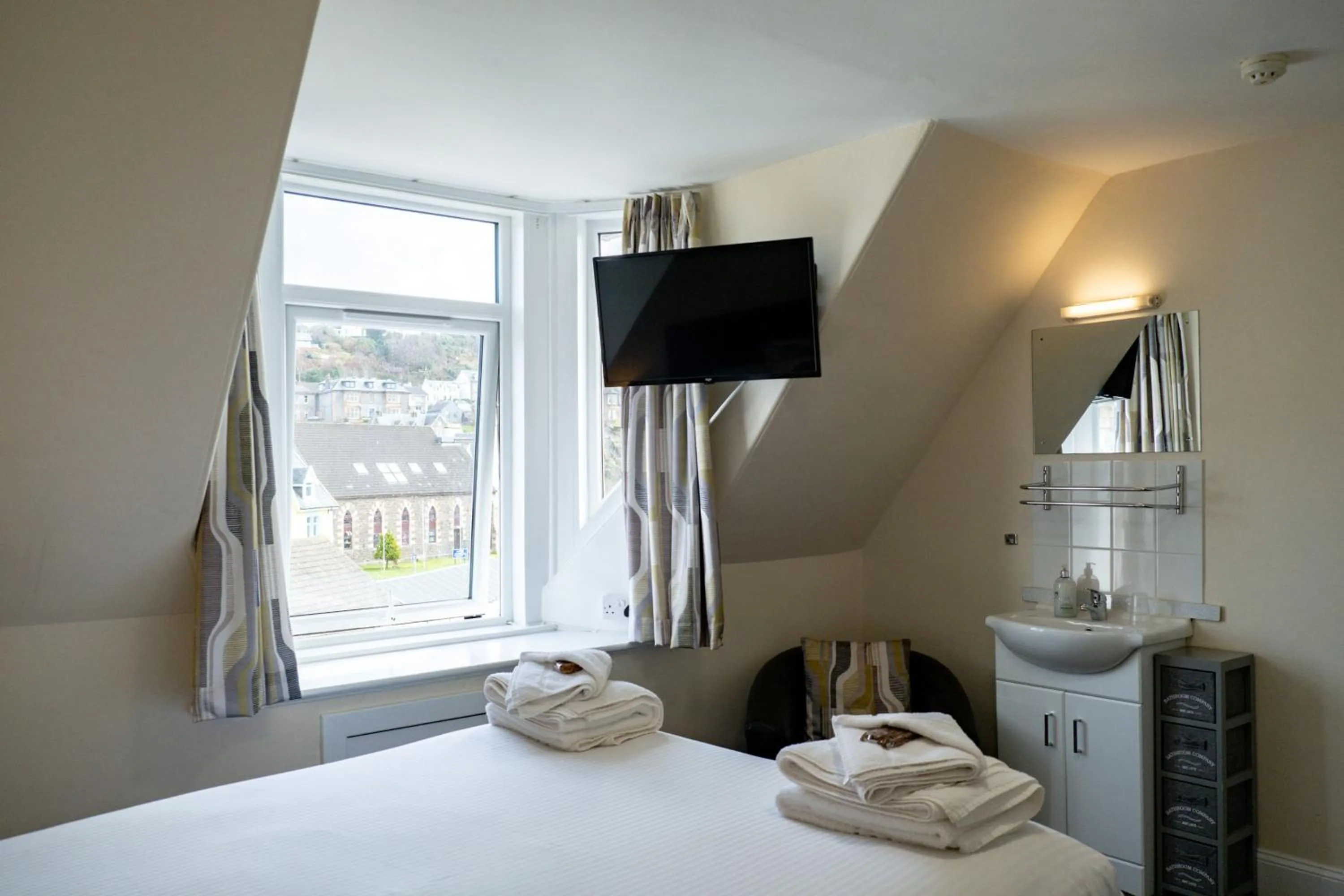 Bedroom, Bed in Corran House Guest House