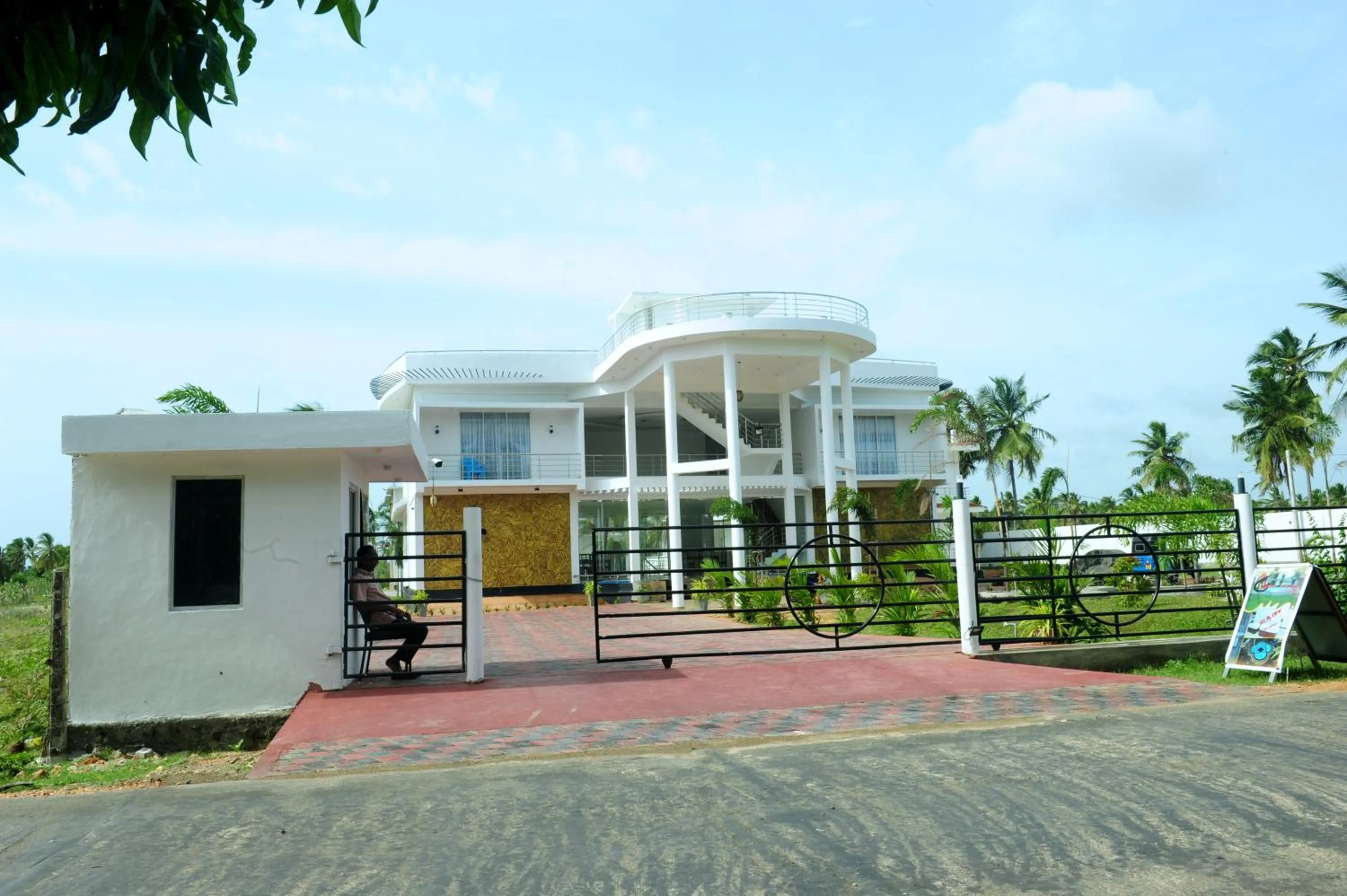 Facade/entrance in Sunstar Nilaveli