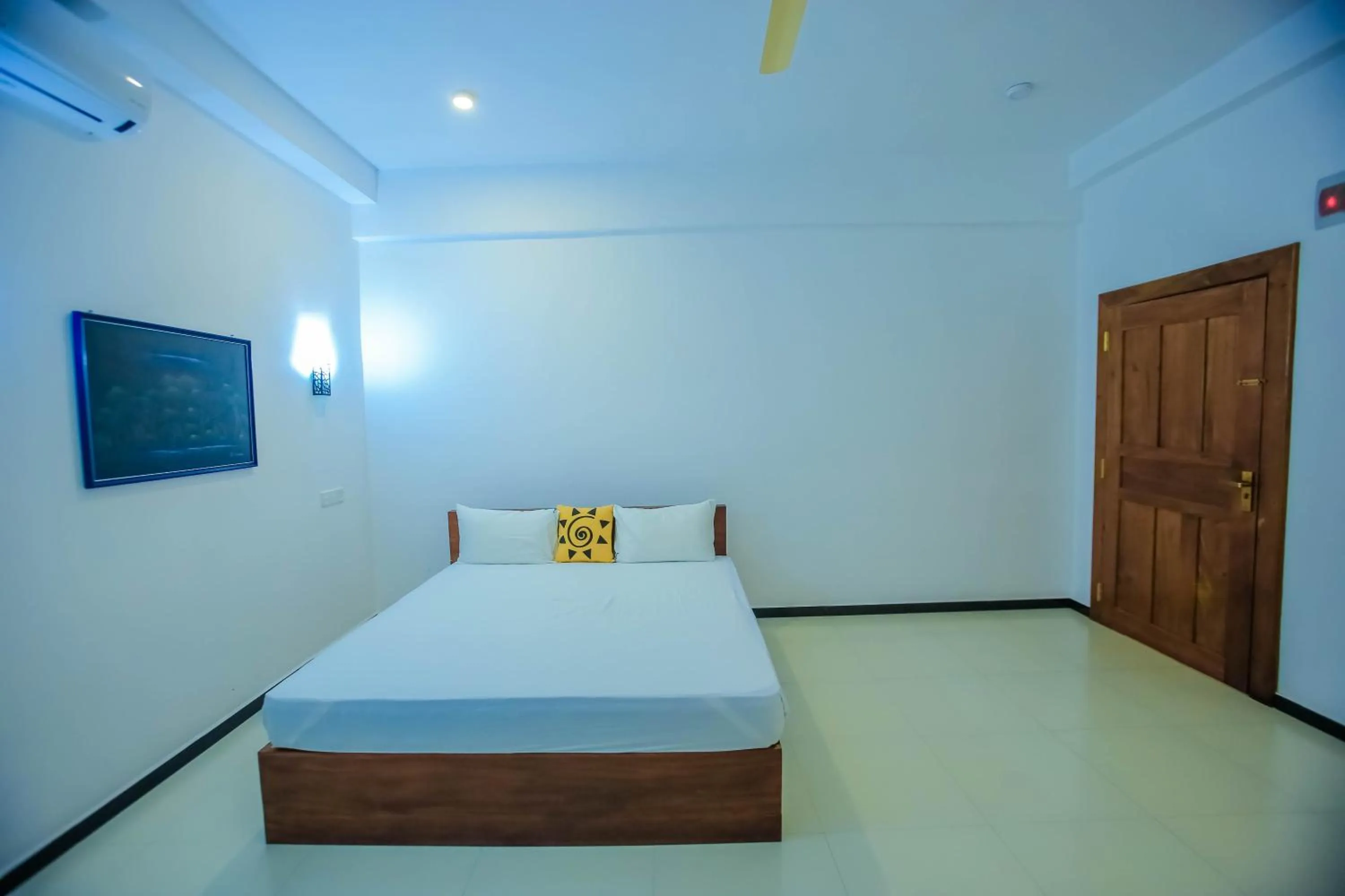 Photo of the whole room, Bed in Sunstar Nilaveli