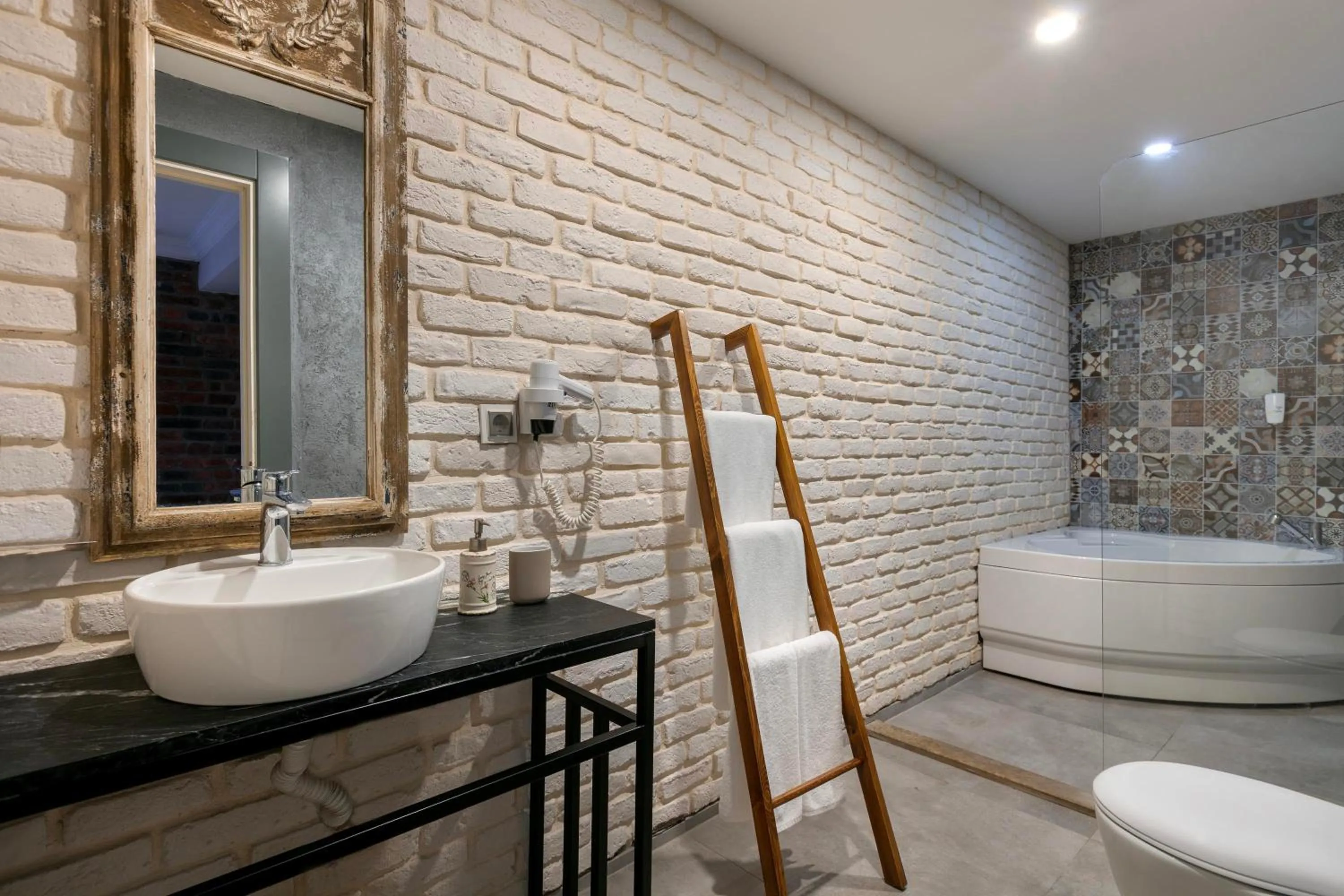 Shower in Azuu Boutique Hotel