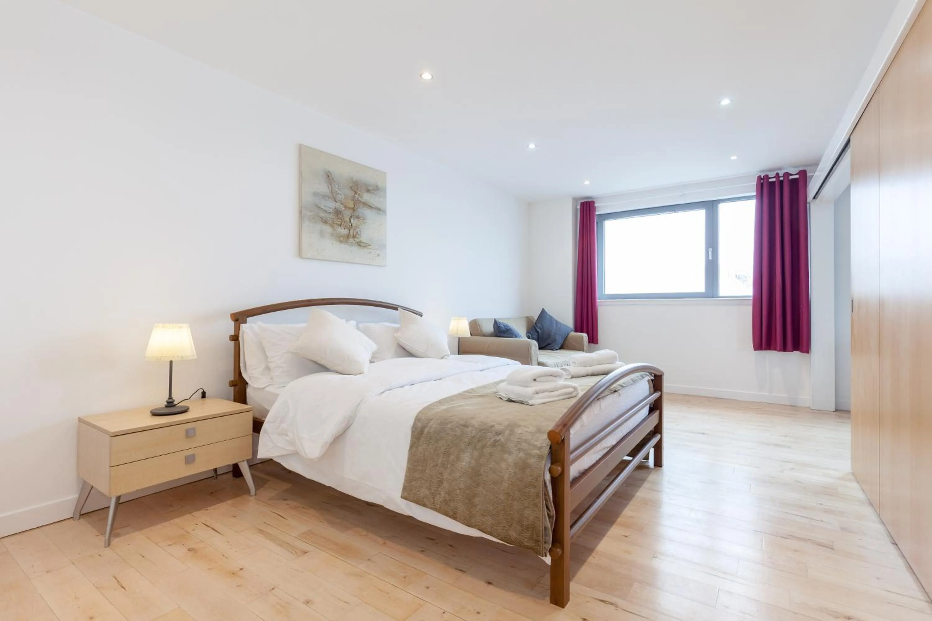 Bedroom, Bed in Stylish Penthouse Suite