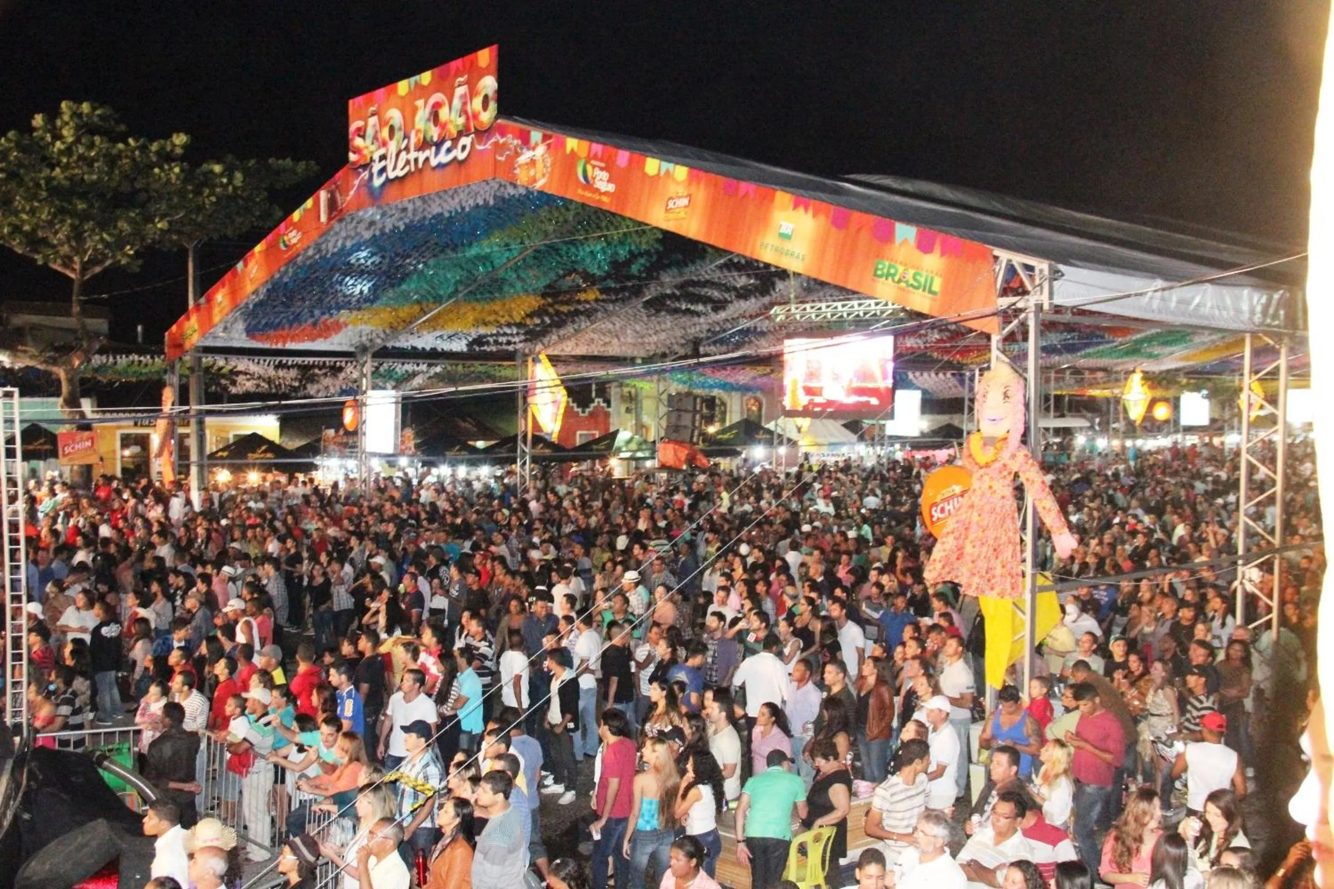 People in Hotel Ponta de Areia