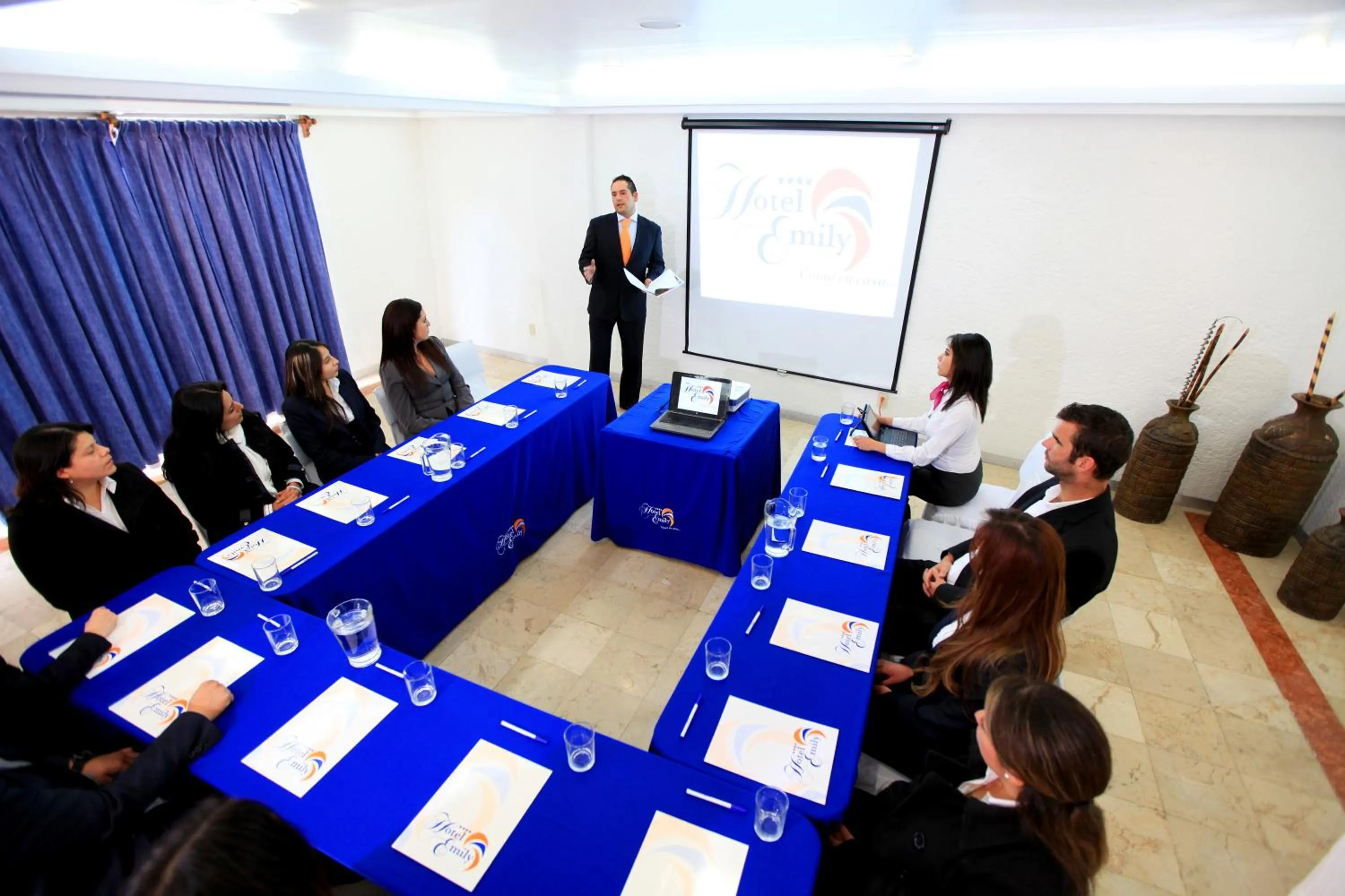 Business facilities in Hotel Emily