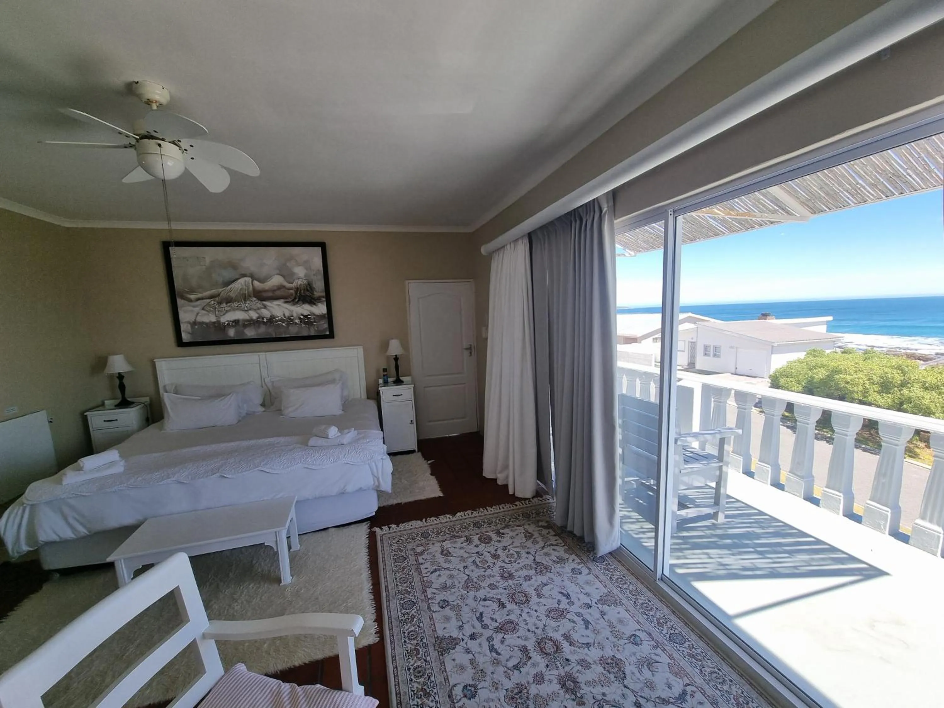 Bed in The Bay Lodge