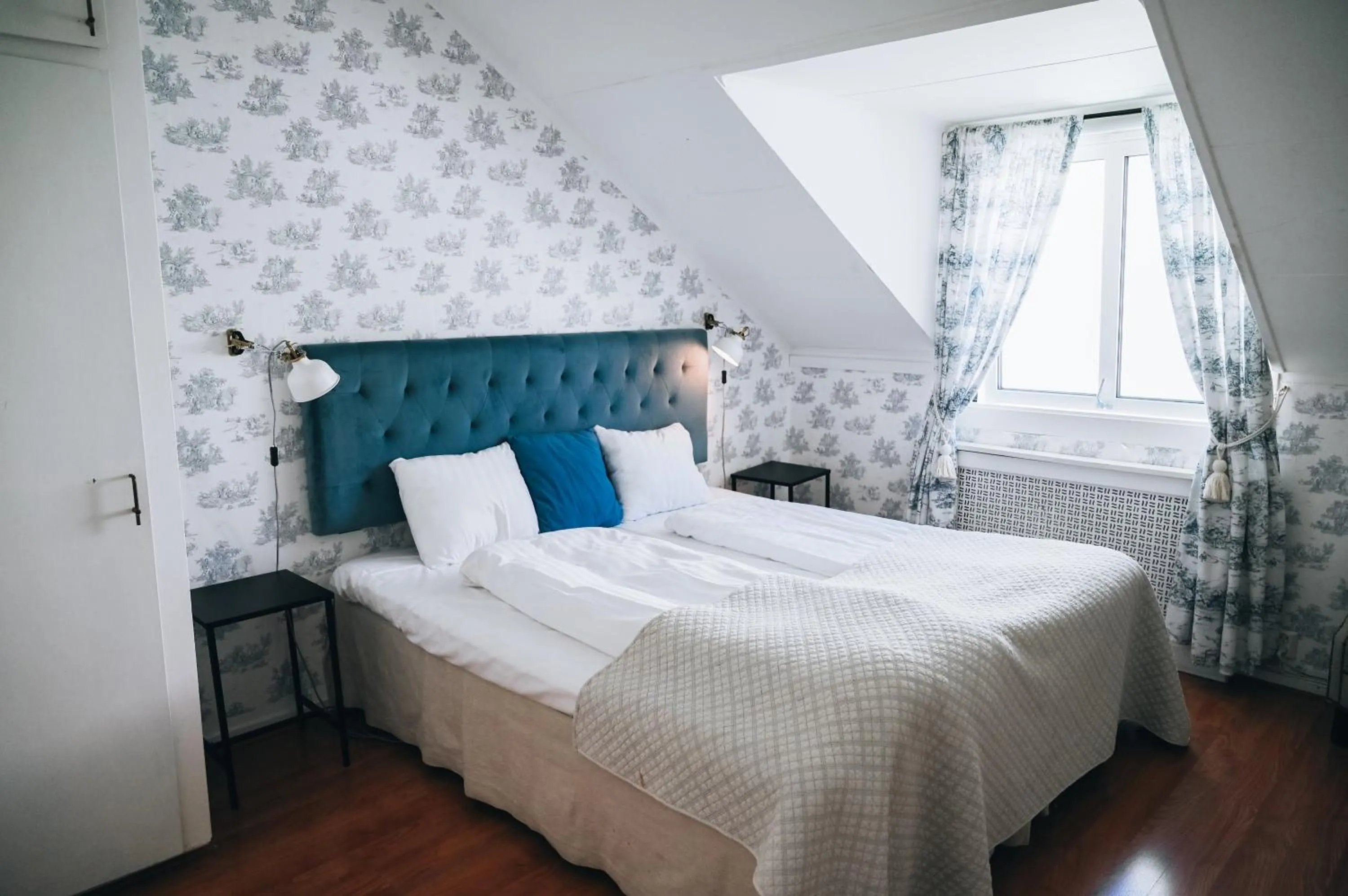 Bed in Nautic Hotell