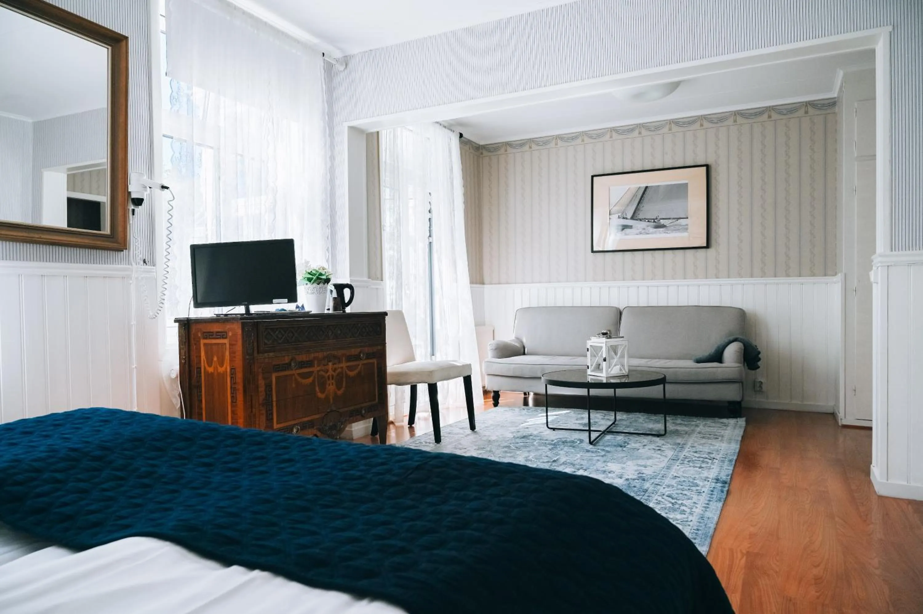 Bed in Nautic Hotell