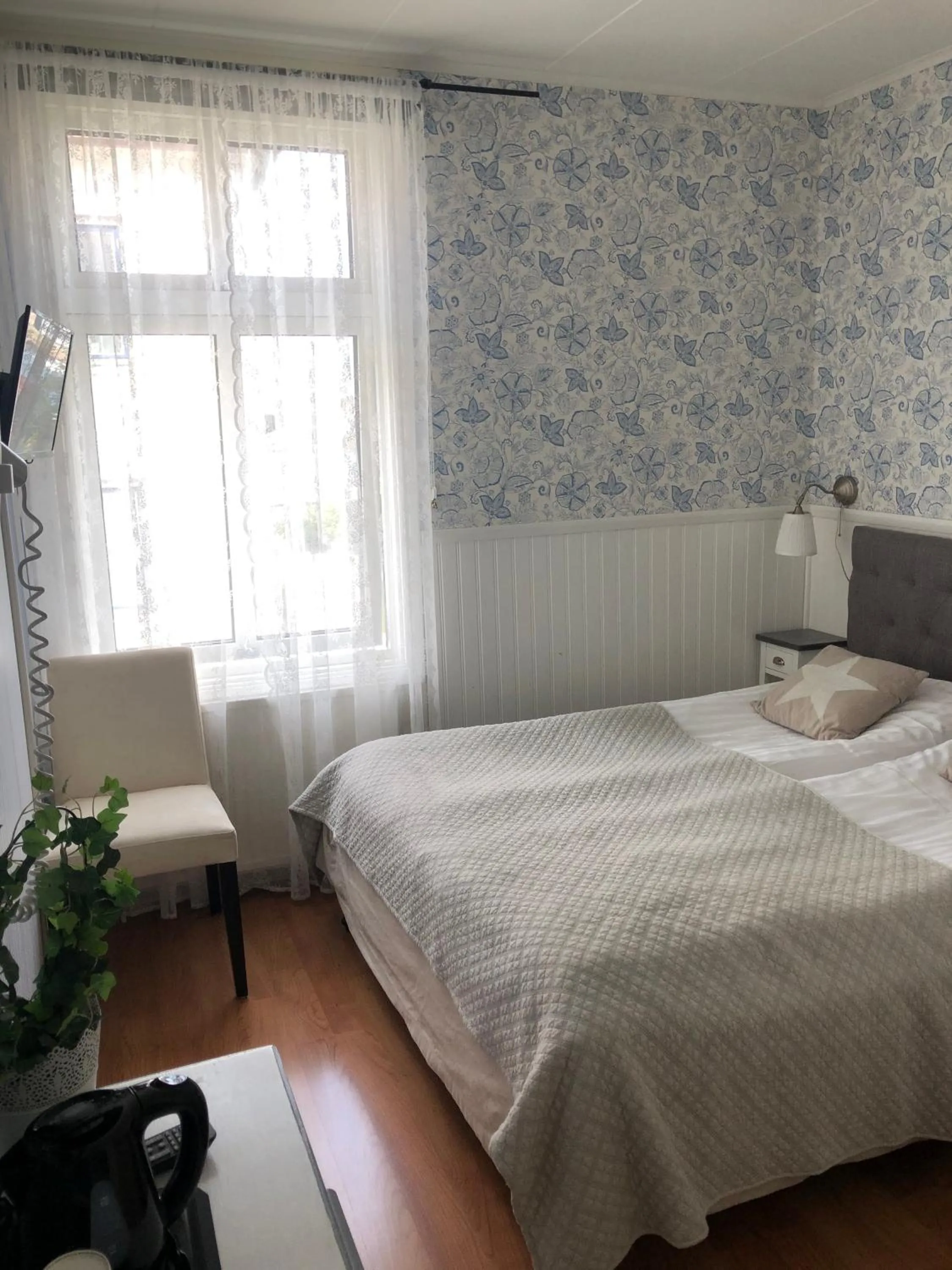 Bed in Nautic Hotell