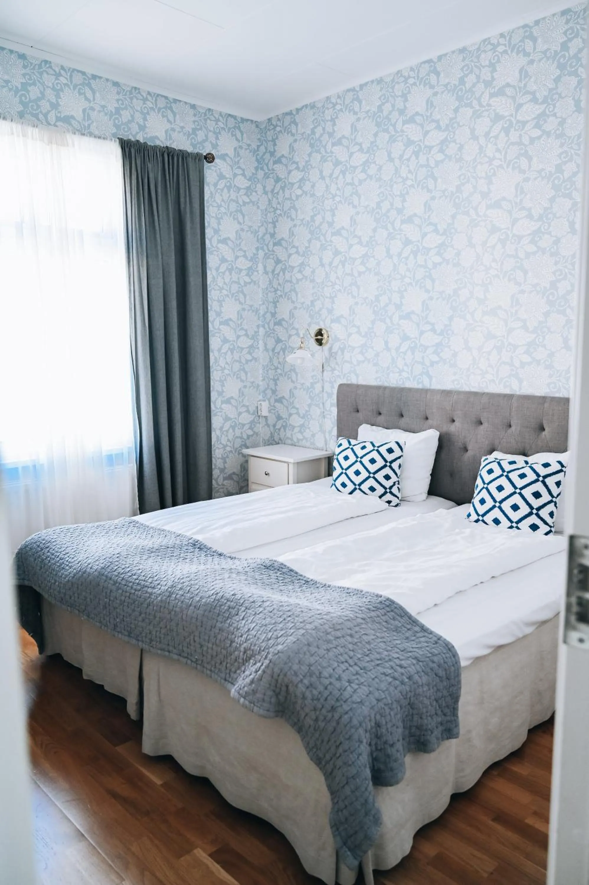 Bed in Nautic Hotell