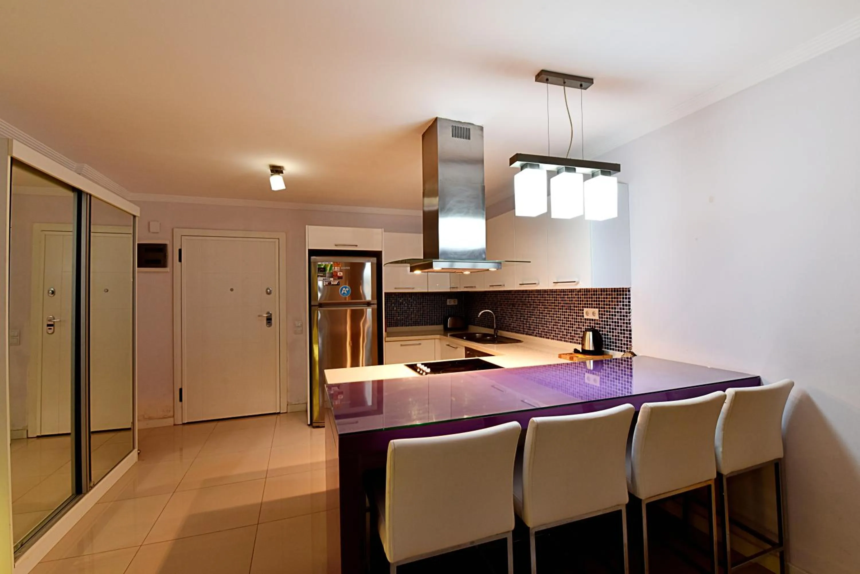 Kitchen or kitchenette in Royal Palm Residence