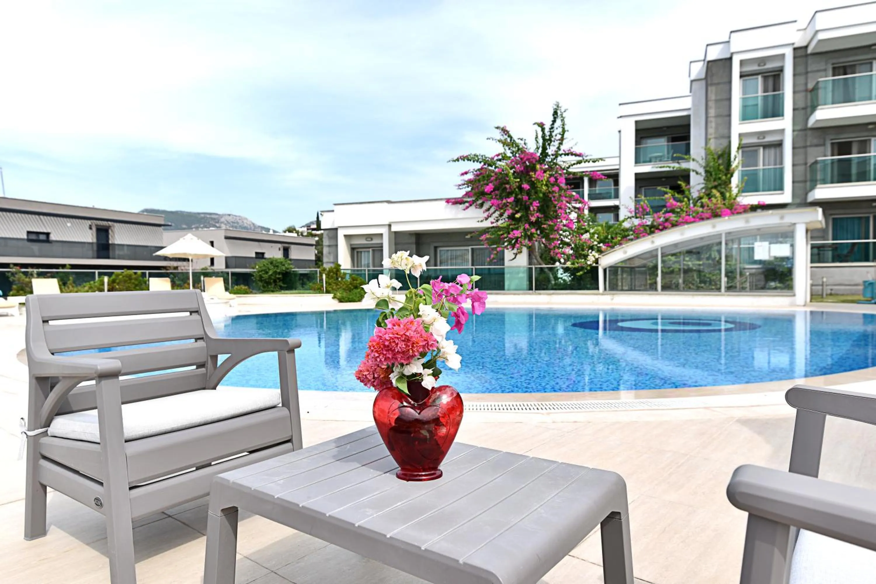 Swimming pool in Royal Palm Residence