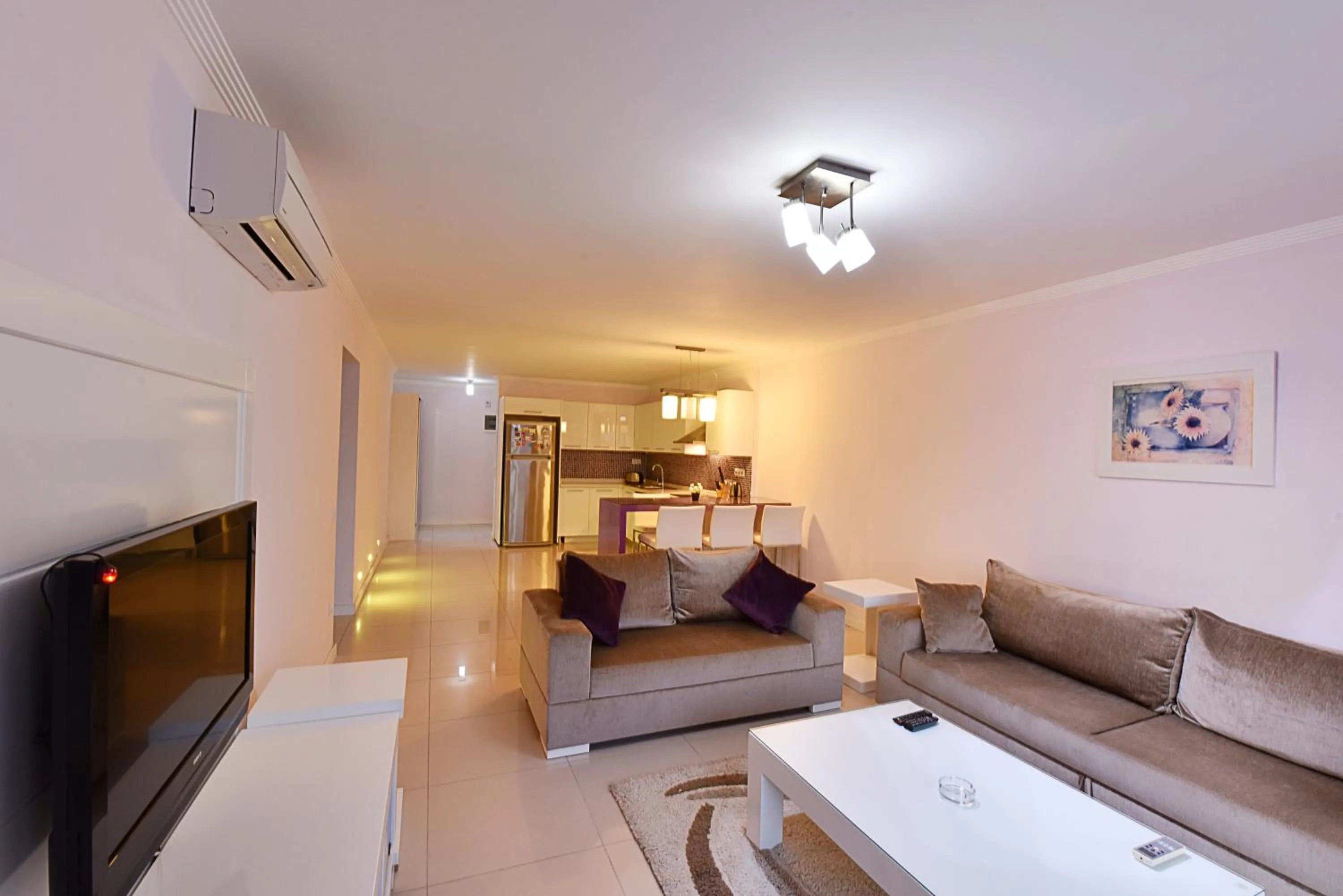 Kitchen or kitchenette in Royal Palm Residence