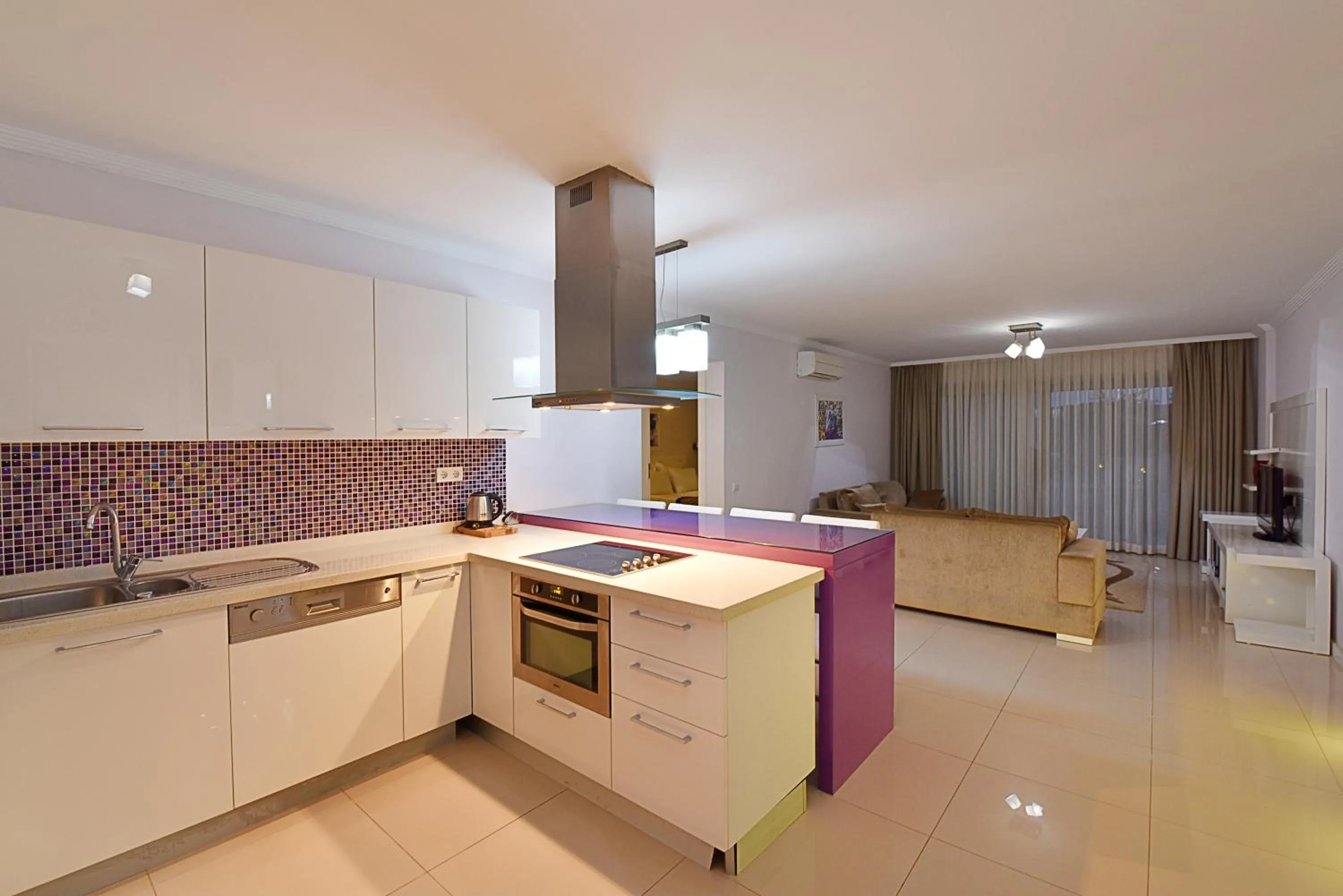 Kitchen or kitchenette in Royal Palm Residence