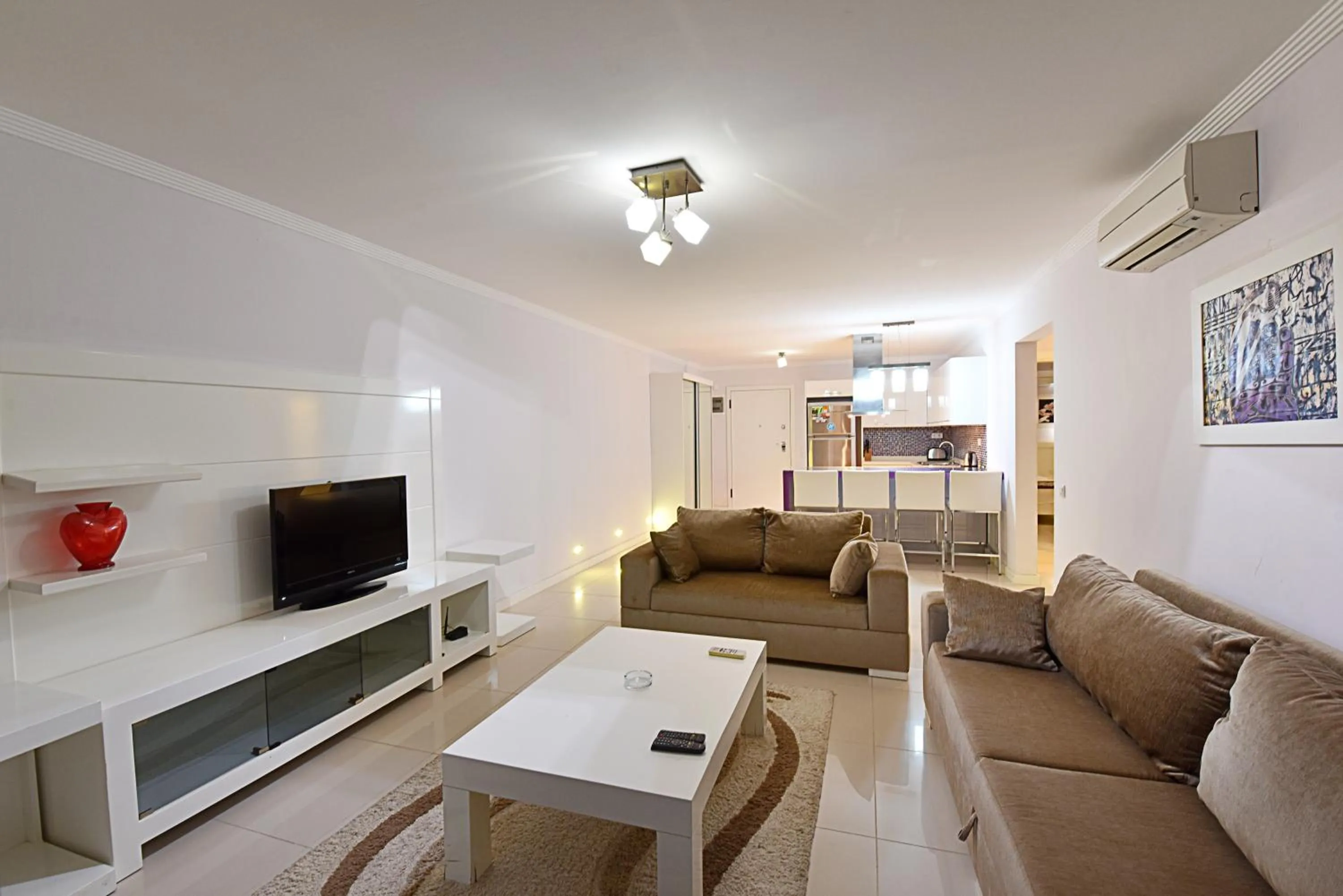 Kitchen or kitchenette in Royal Palm Residence