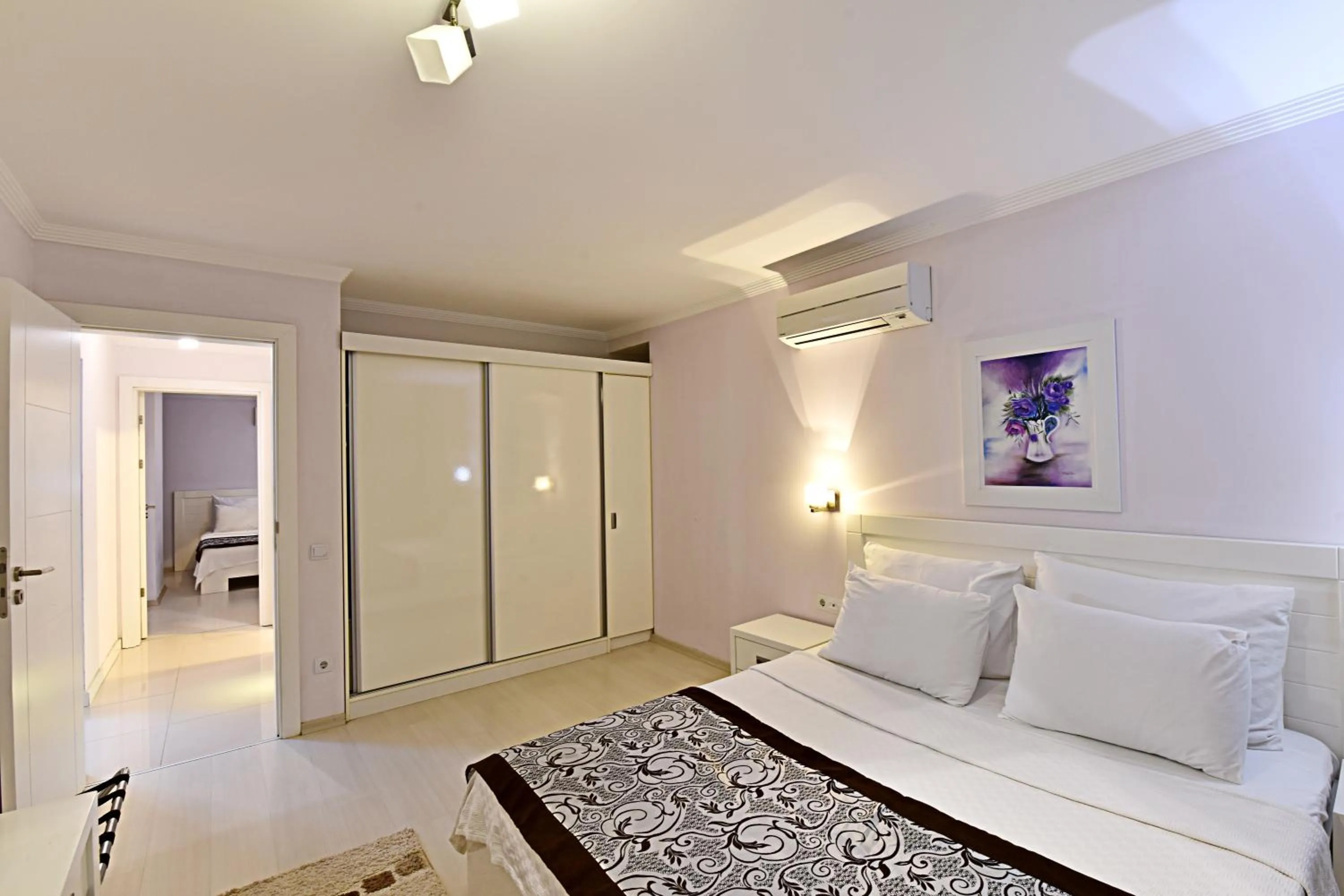 Bedroom, Bed in Royal Palm Residence