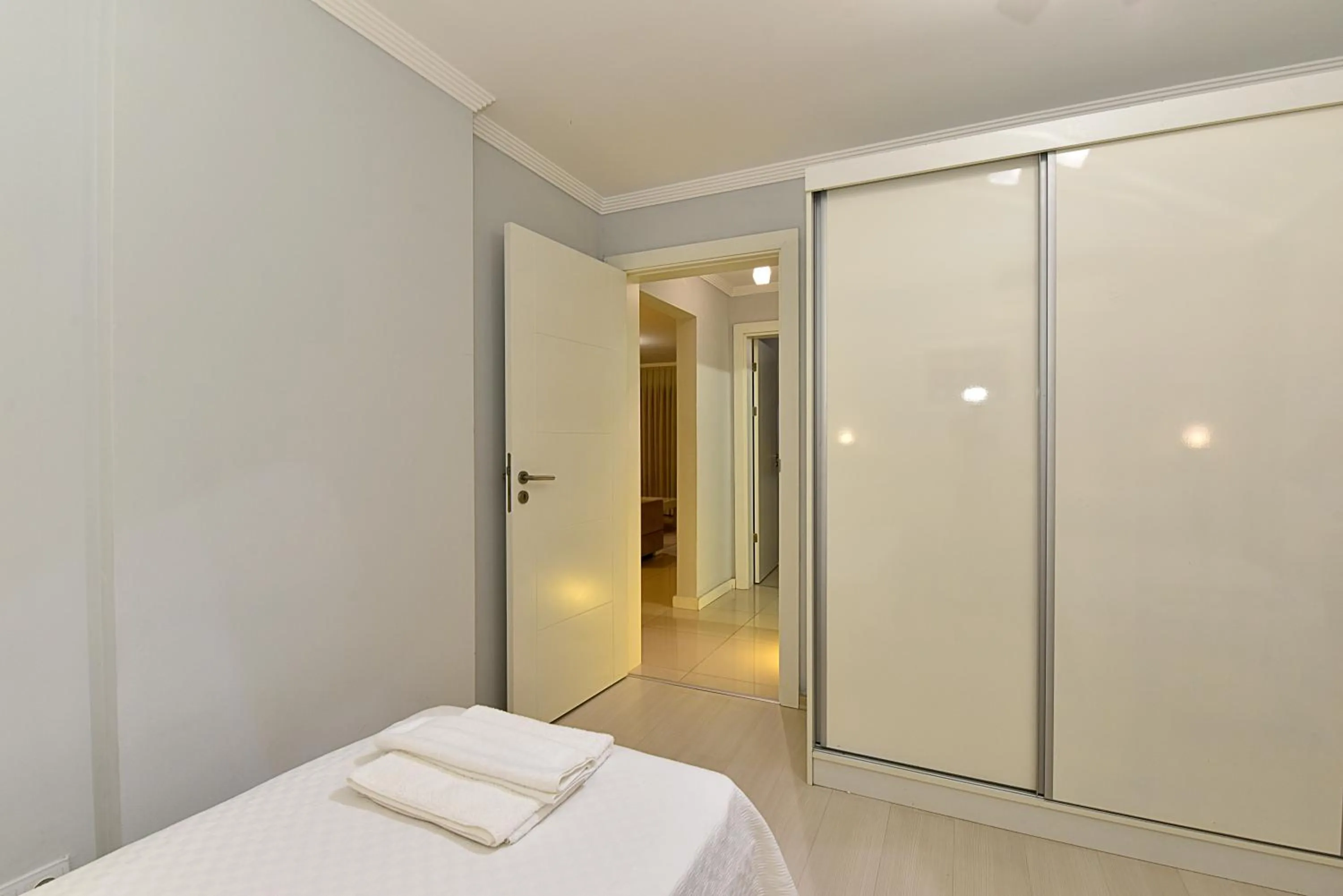 Bedroom, Bed in Royal Palm Residence