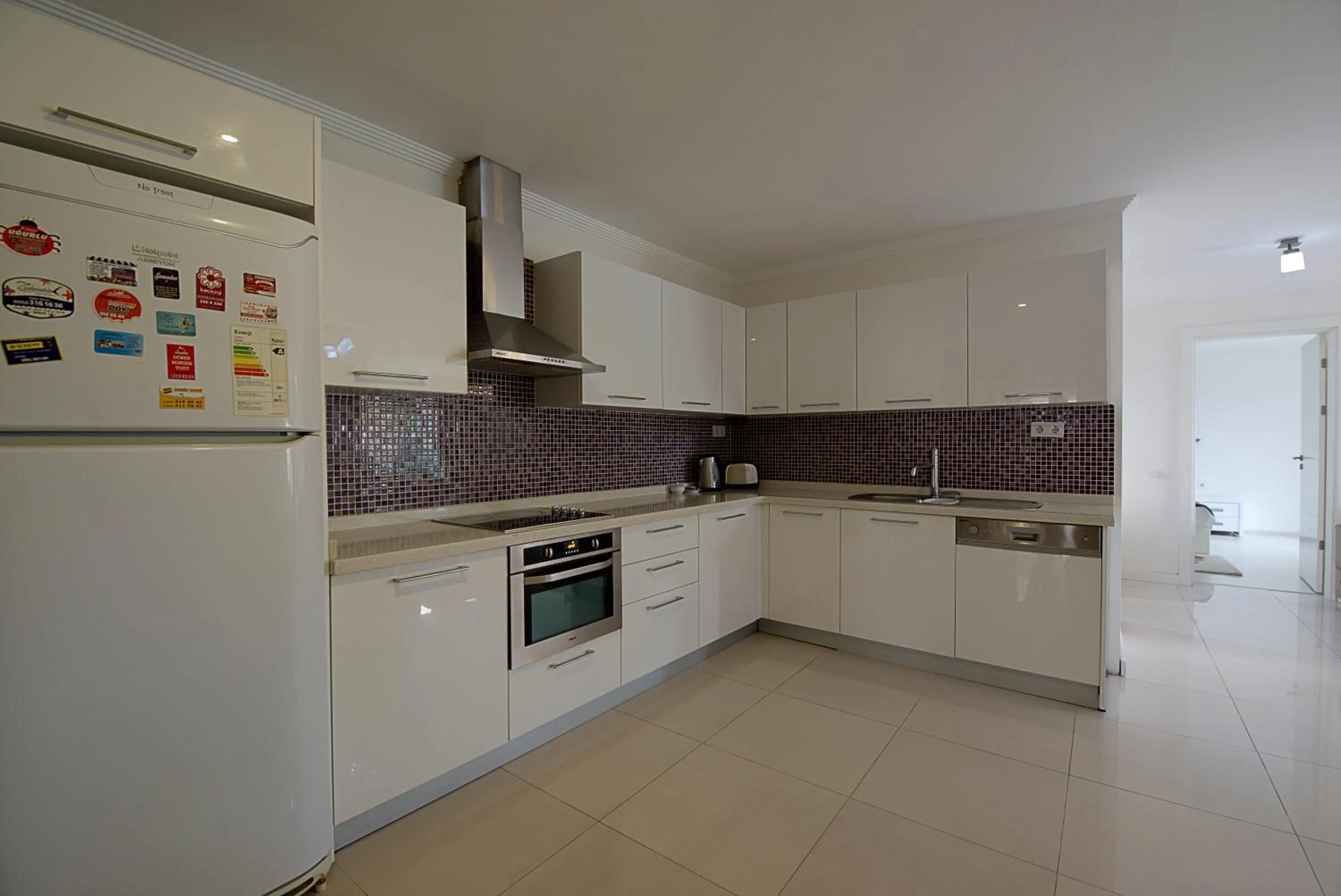 Kitchen or kitchenette in Royal Palm Residence