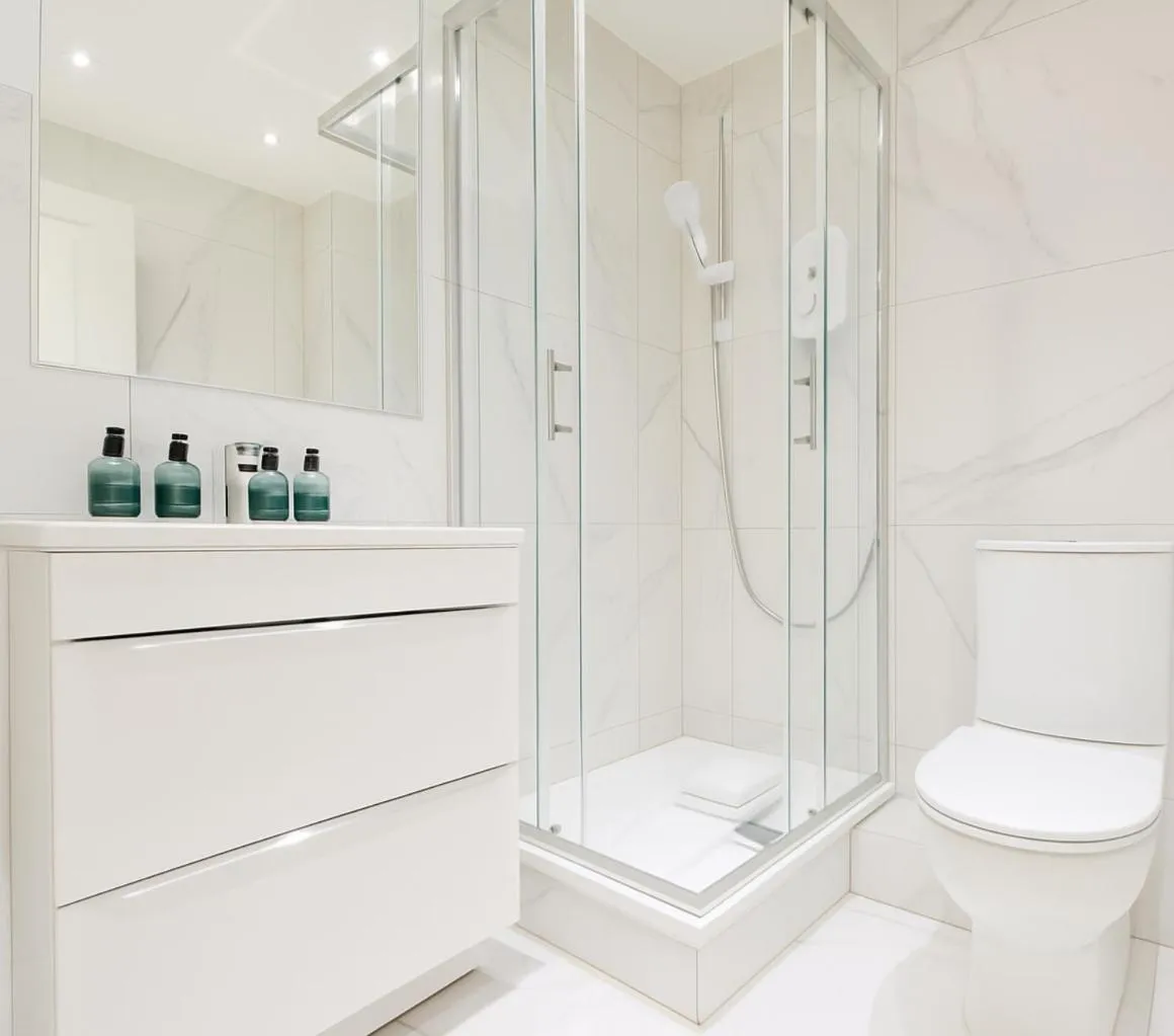 Shower in Edinburgh Aparthotel