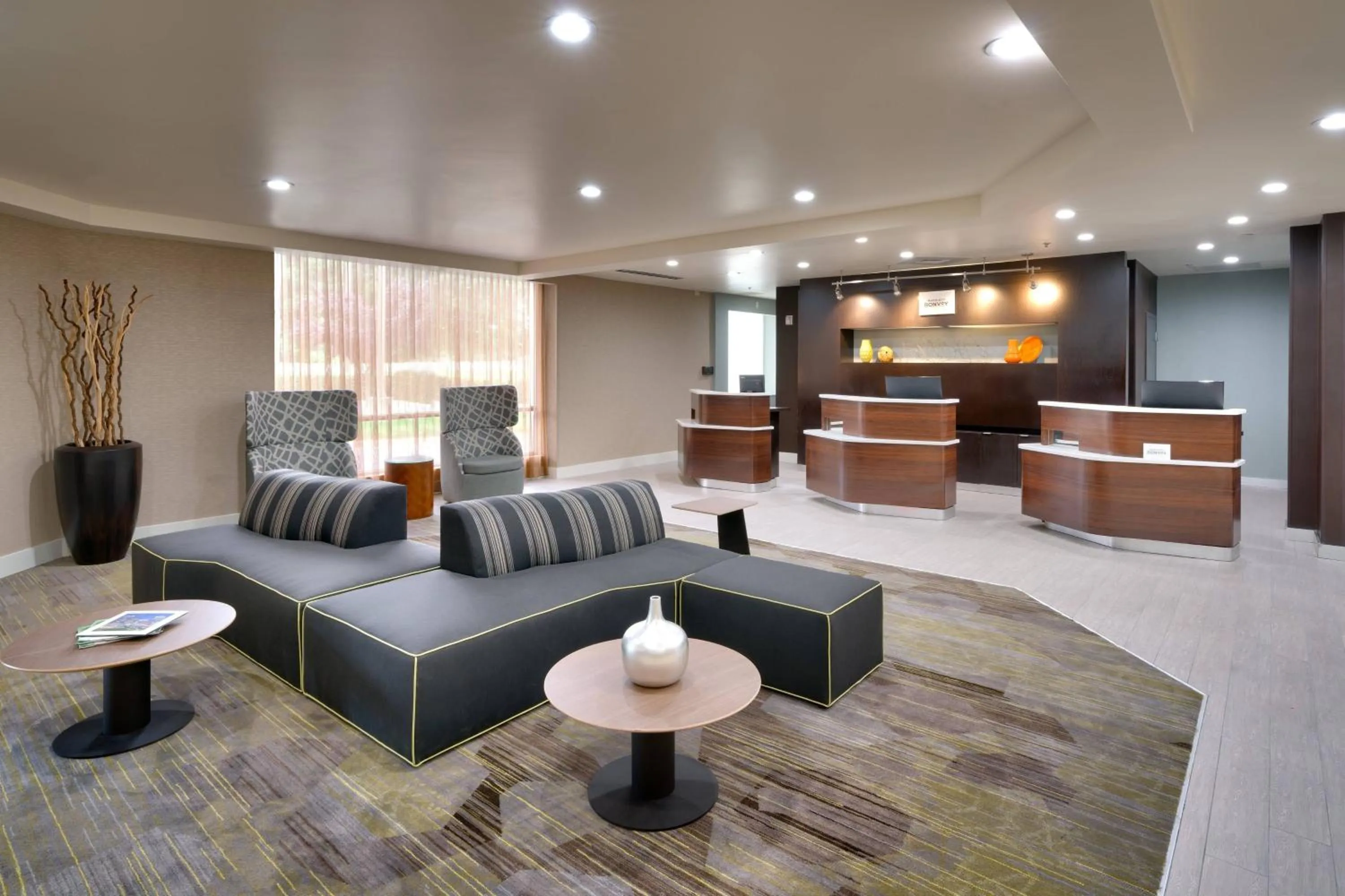 Lobby or reception in Courtyard by Marriott Charlotte Airport LoSo