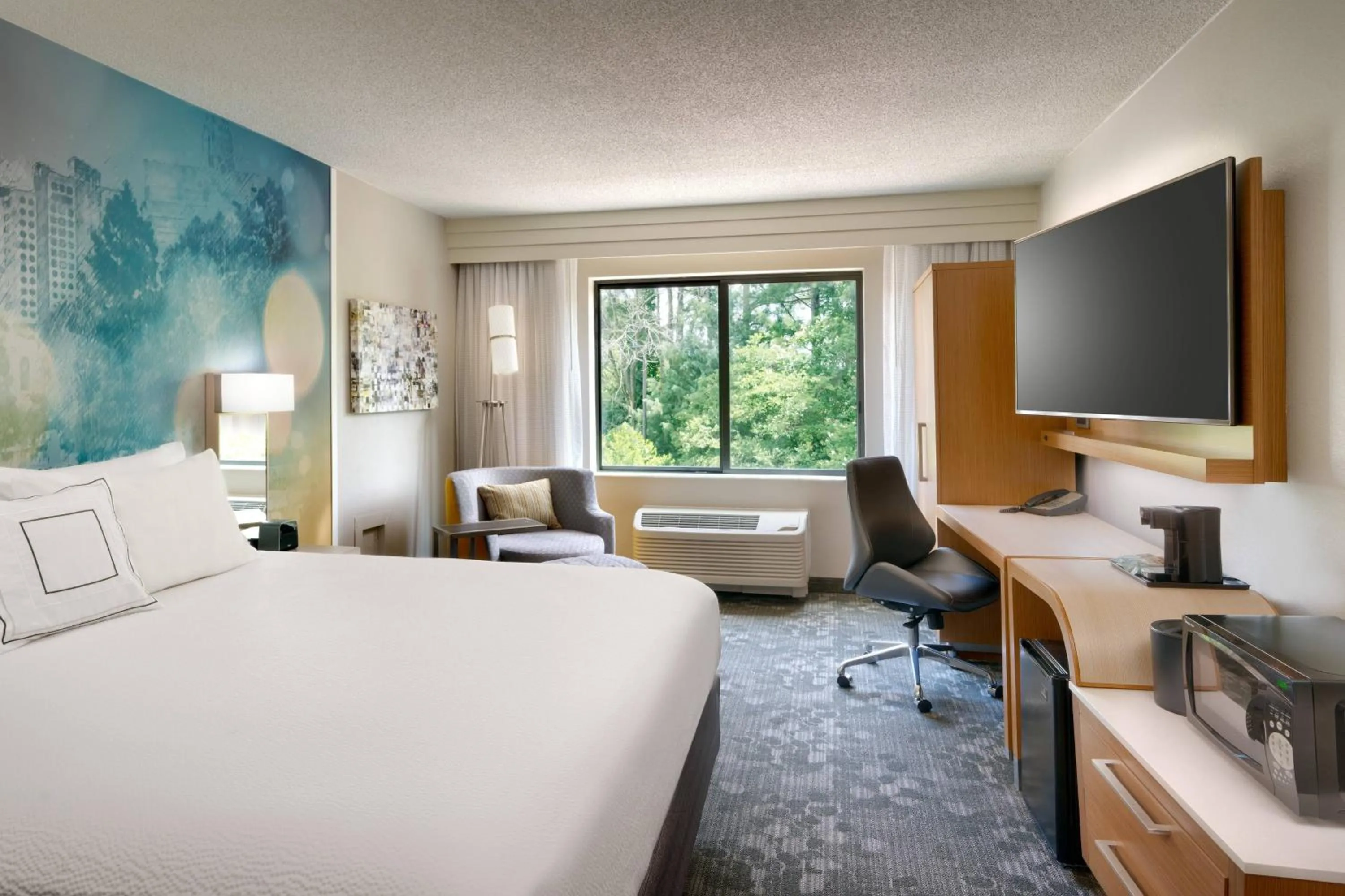 Photo of the whole room, Bed in Courtyard by Marriott Charlotte Airport LoSo