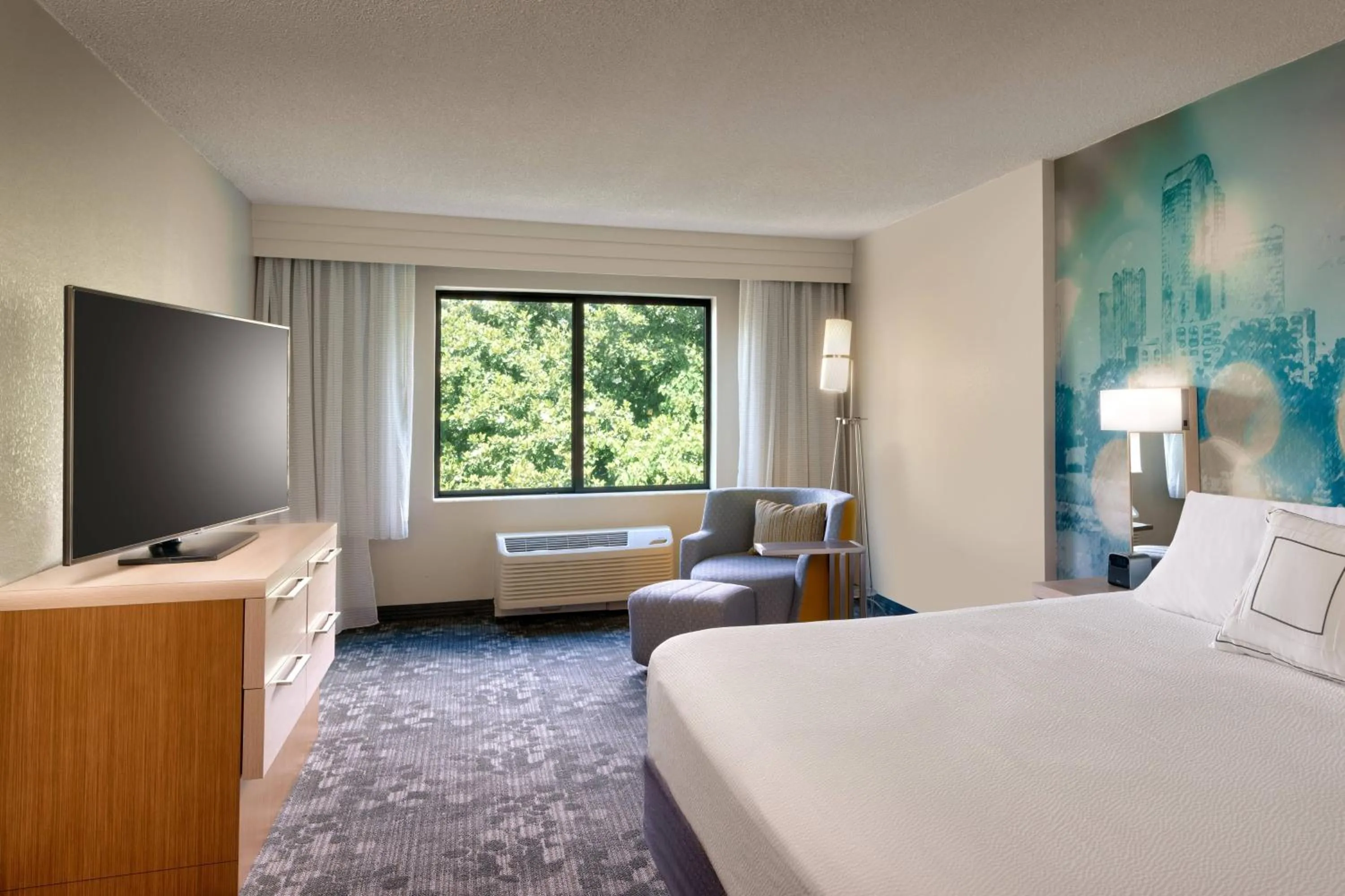 Bedroom, Bed in Courtyard by Marriott Charlotte Airport LoSo
