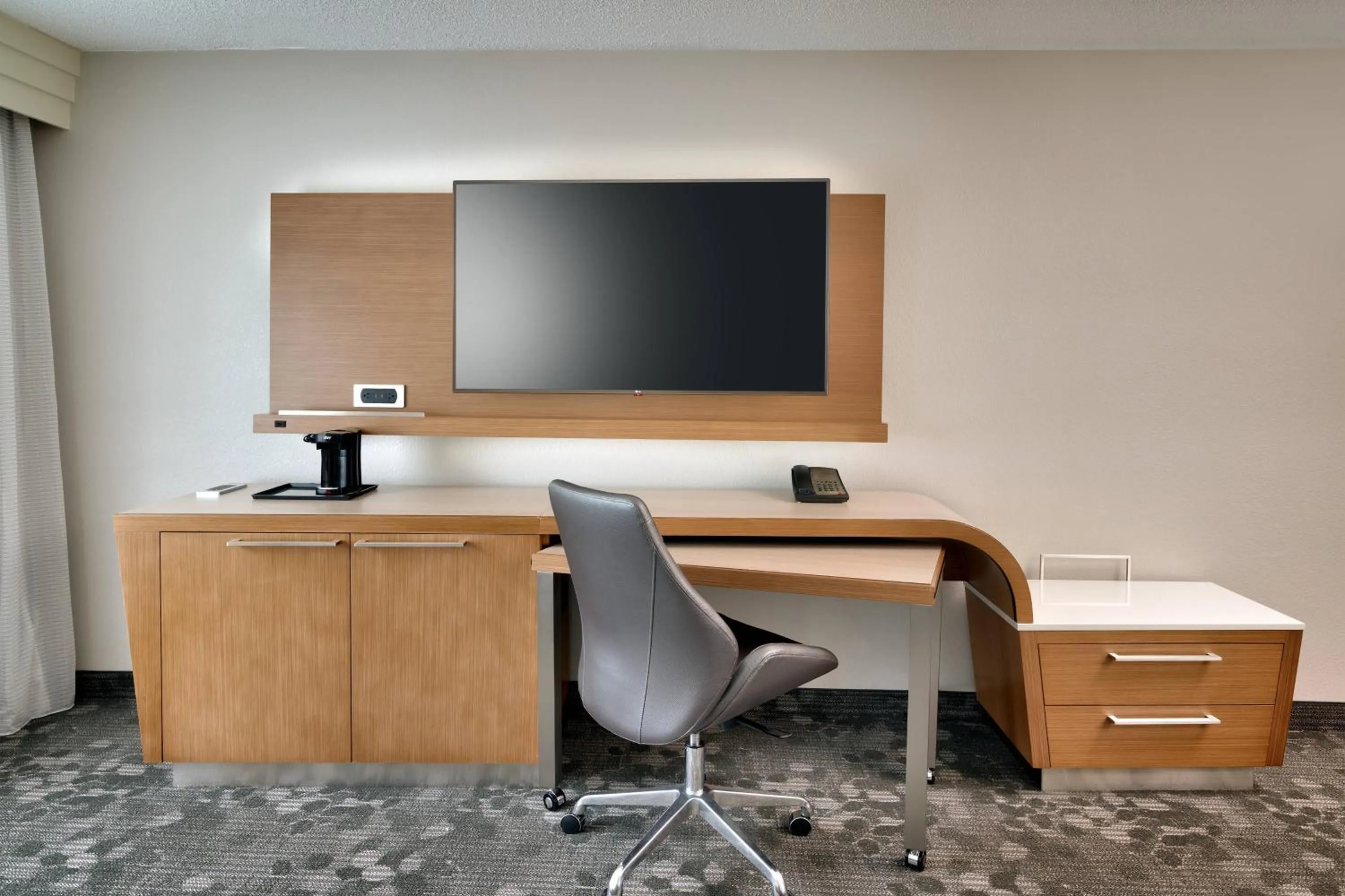 Photo of the whole room in Courtyard by Marriott Charlotte Airport LoSo