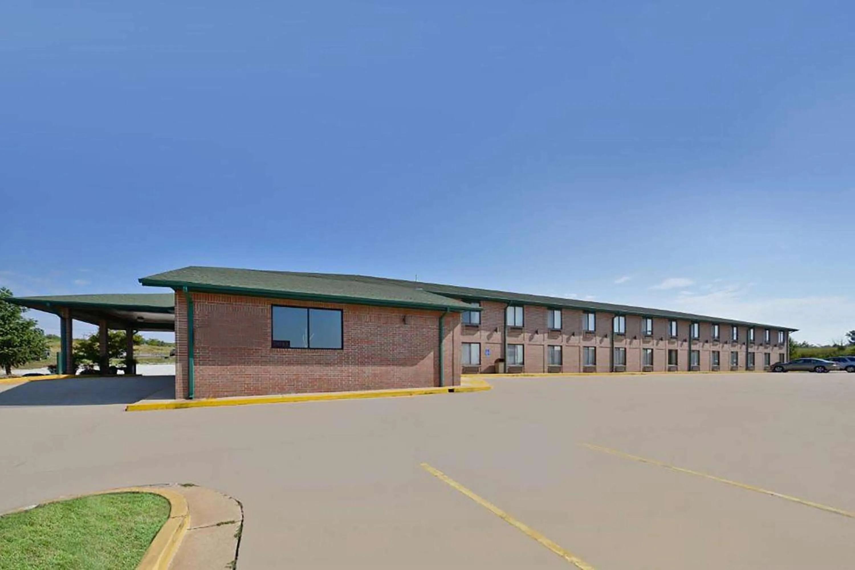 Property building in Days Inn by Wyndham Ozark Springfield