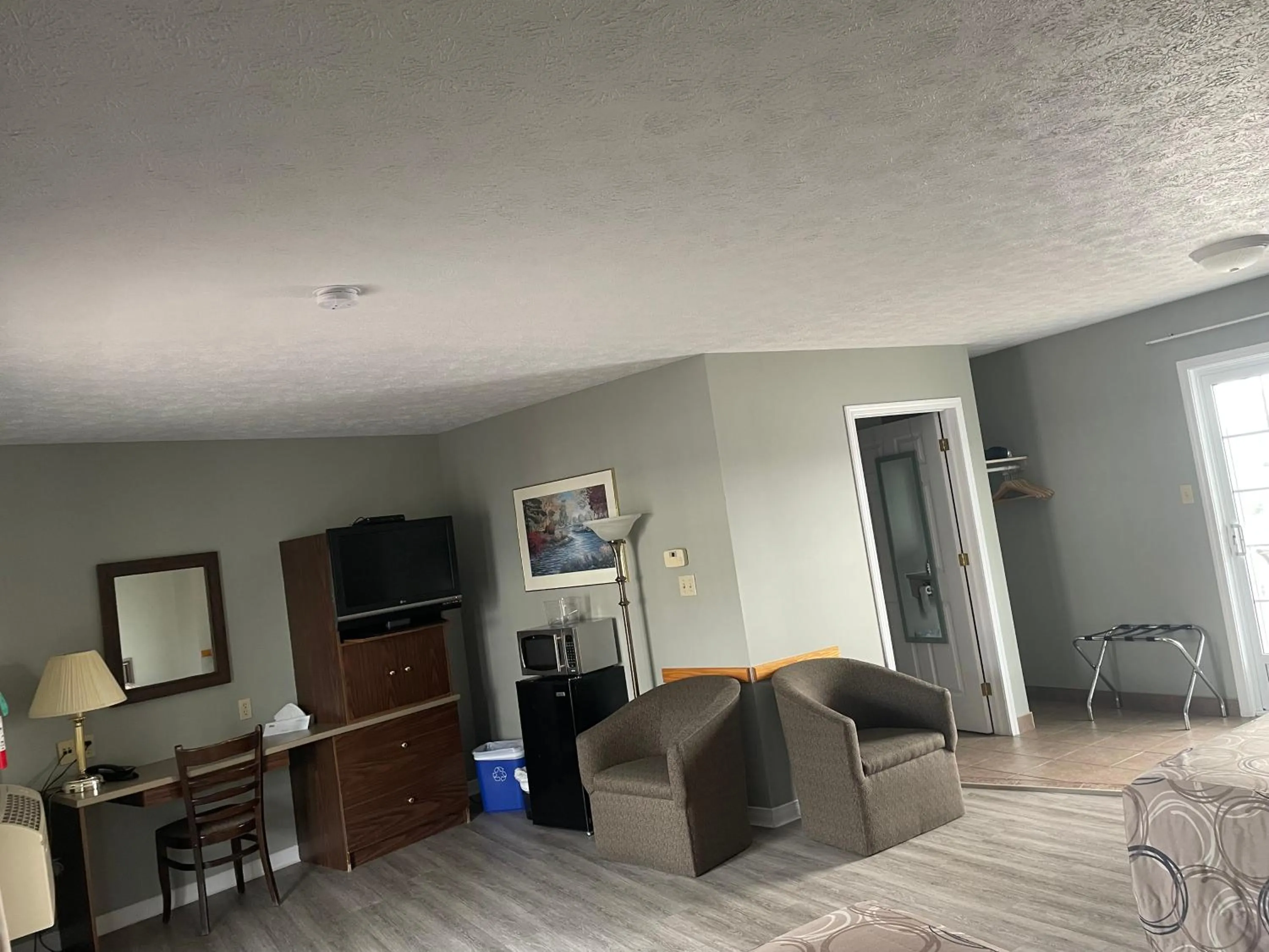 Seating area in Hilltop Motel & Restaurant