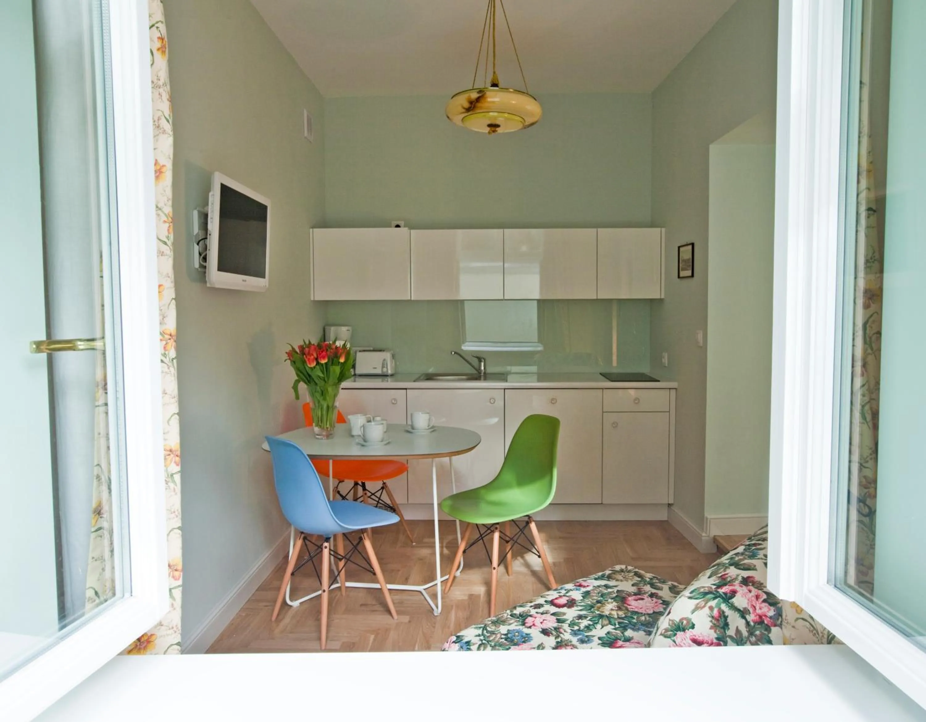 Kitchen or kitchenette in Crystal Suites Chez Helena