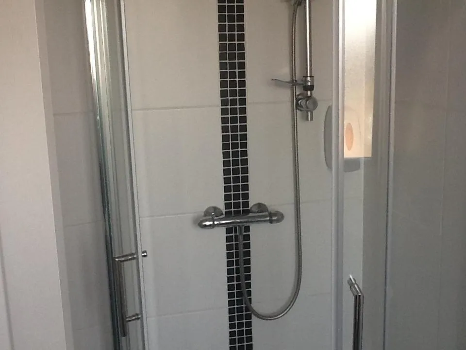 Shower in George & Dragon
