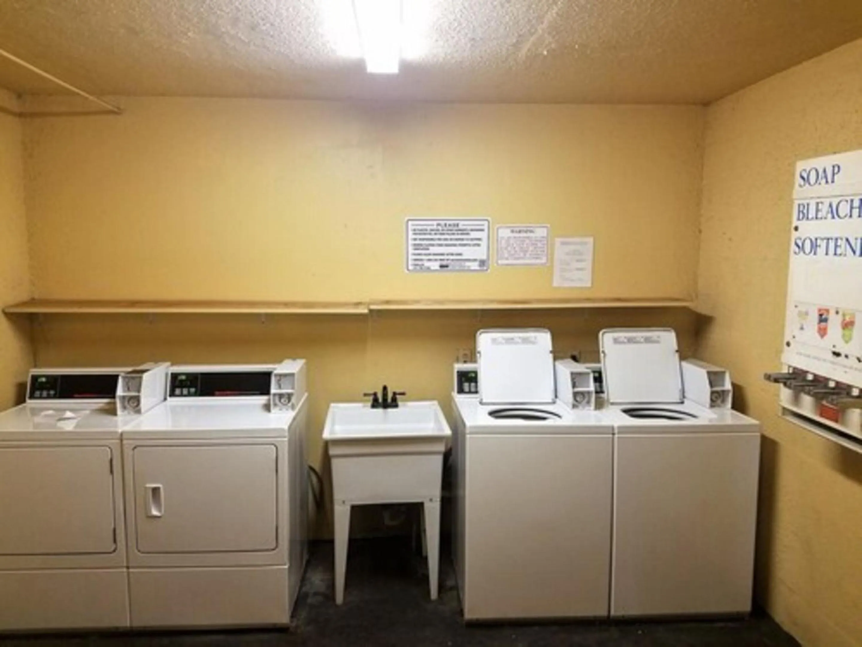 laundry in Quality Inn Saint Petersburg North-Tampa Bay