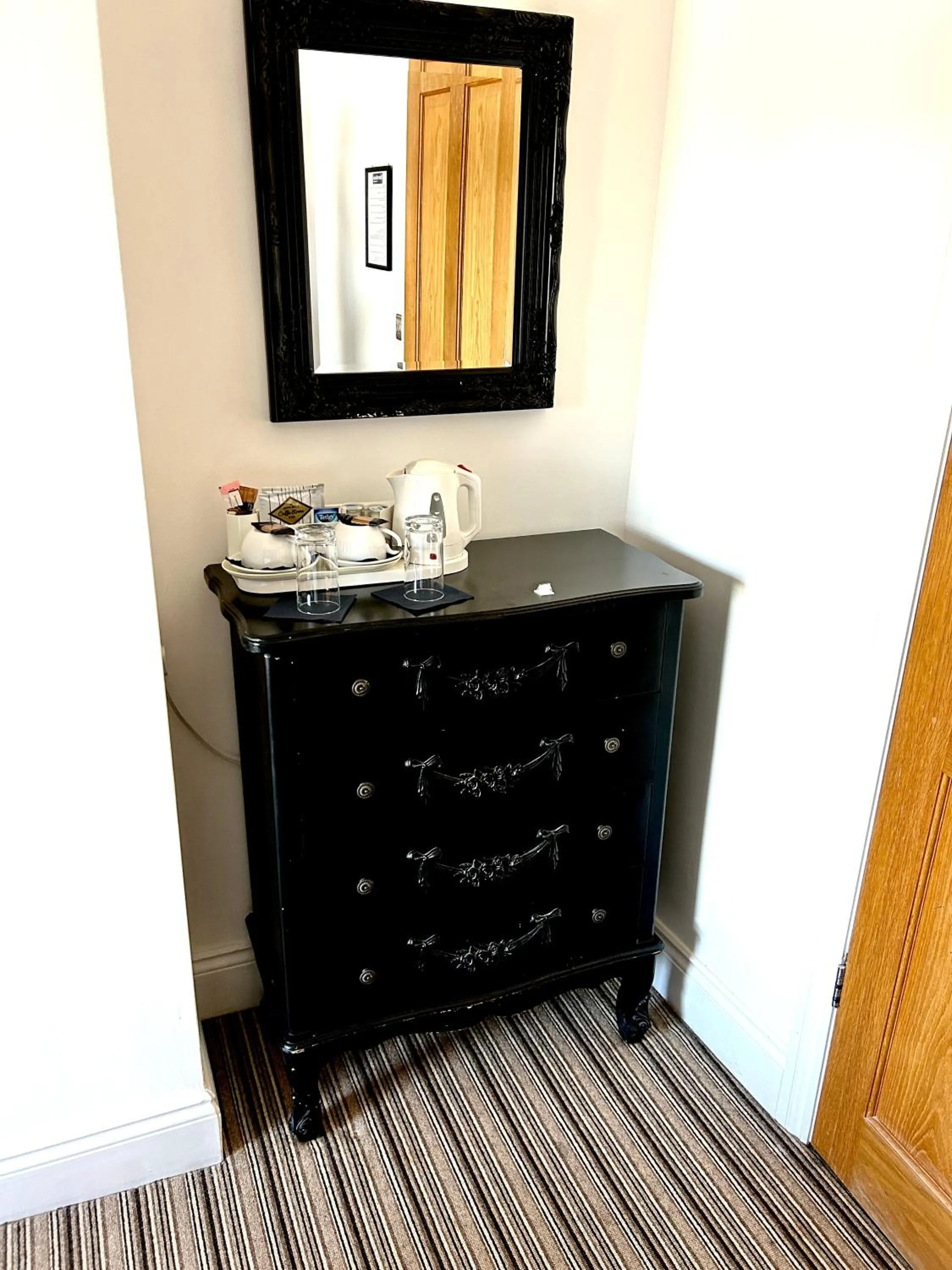 Coffee/tea facilities in Bamboo Guesthouse