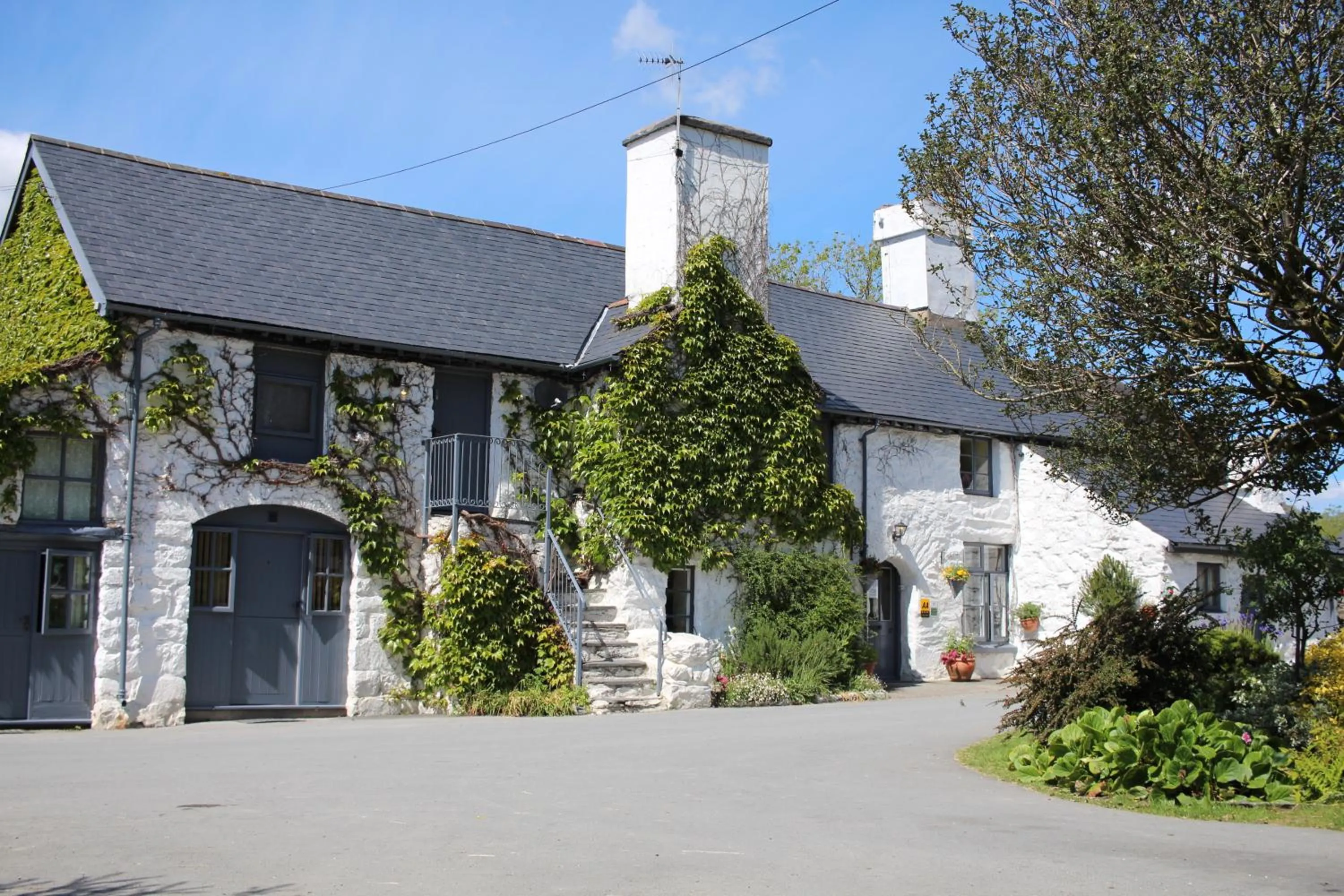 Property building in Dolgun Uchaf Historic B&B and Cottages in Snowdonia